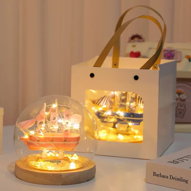 Small sailboat and night light ornaments Specification image