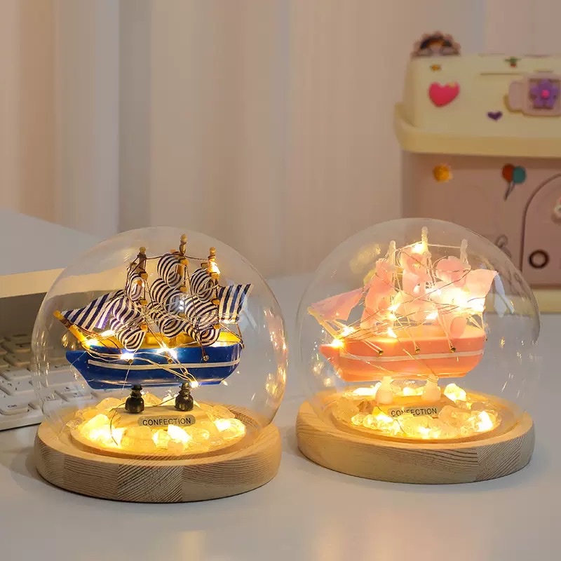 Small sailboat and night light ornaments details Picture