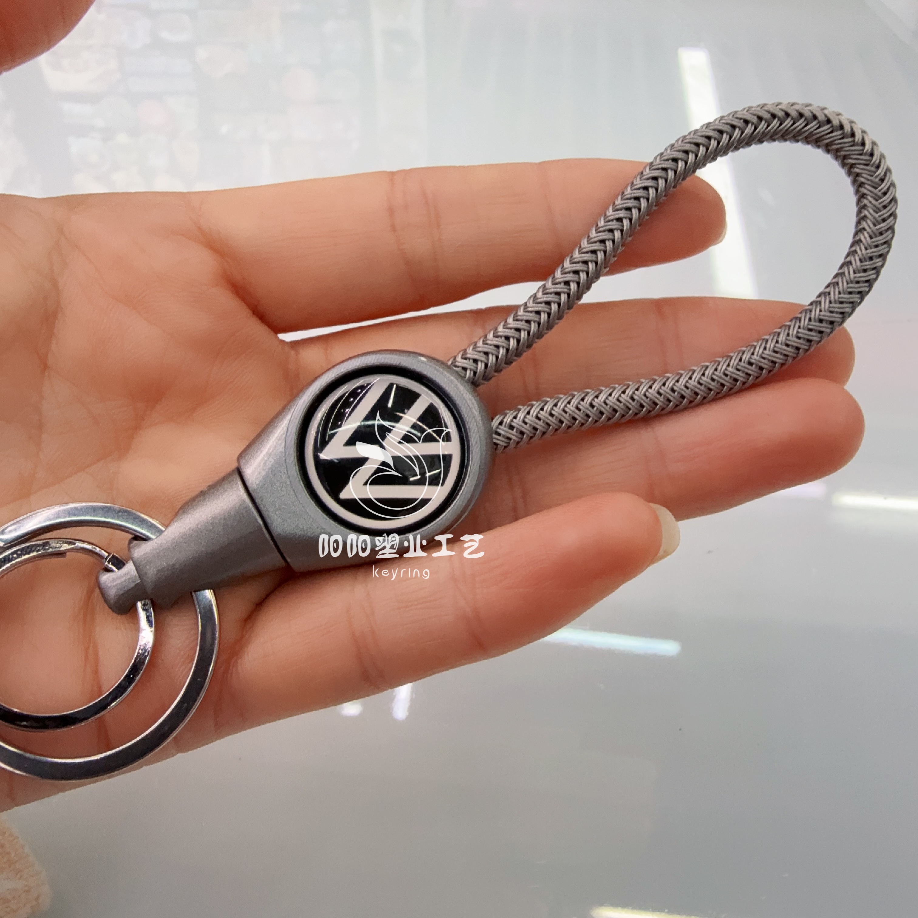 Llavero de alta calidad simple metal cuero llave colgante llavero de cuero etiqueta de coche logotipo regalo details Picture