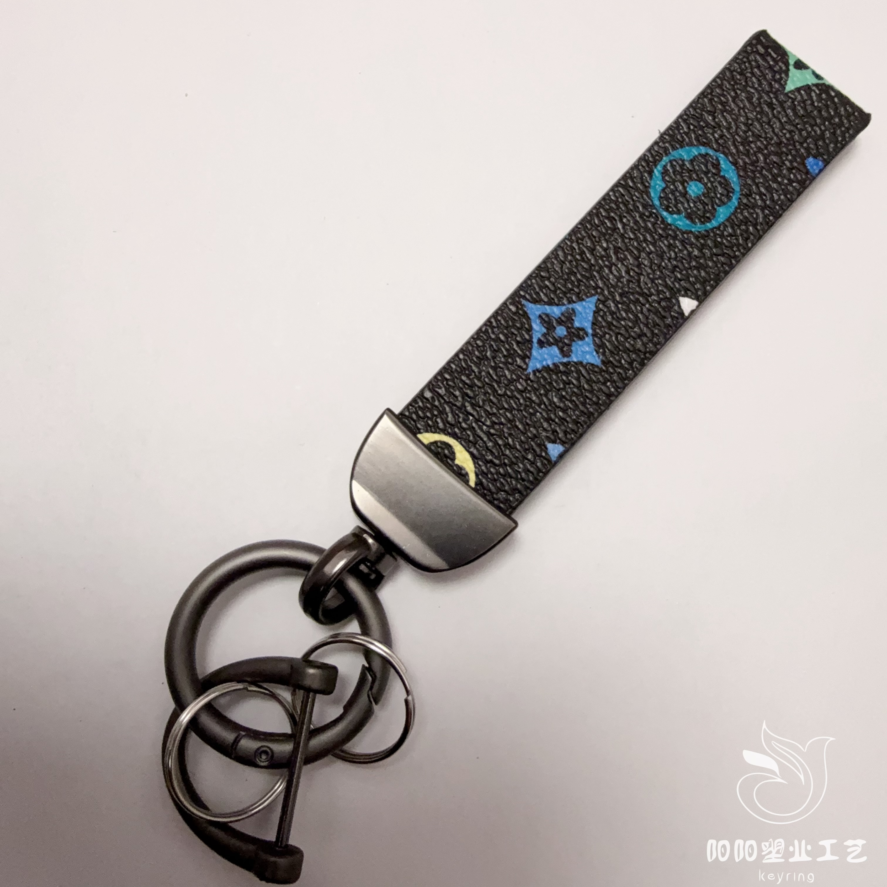 Keychain, handcrafted cowhide keychain pendant, genuine leather with embossed logo, high-quality lanyard, anti-loss car Specification drawing