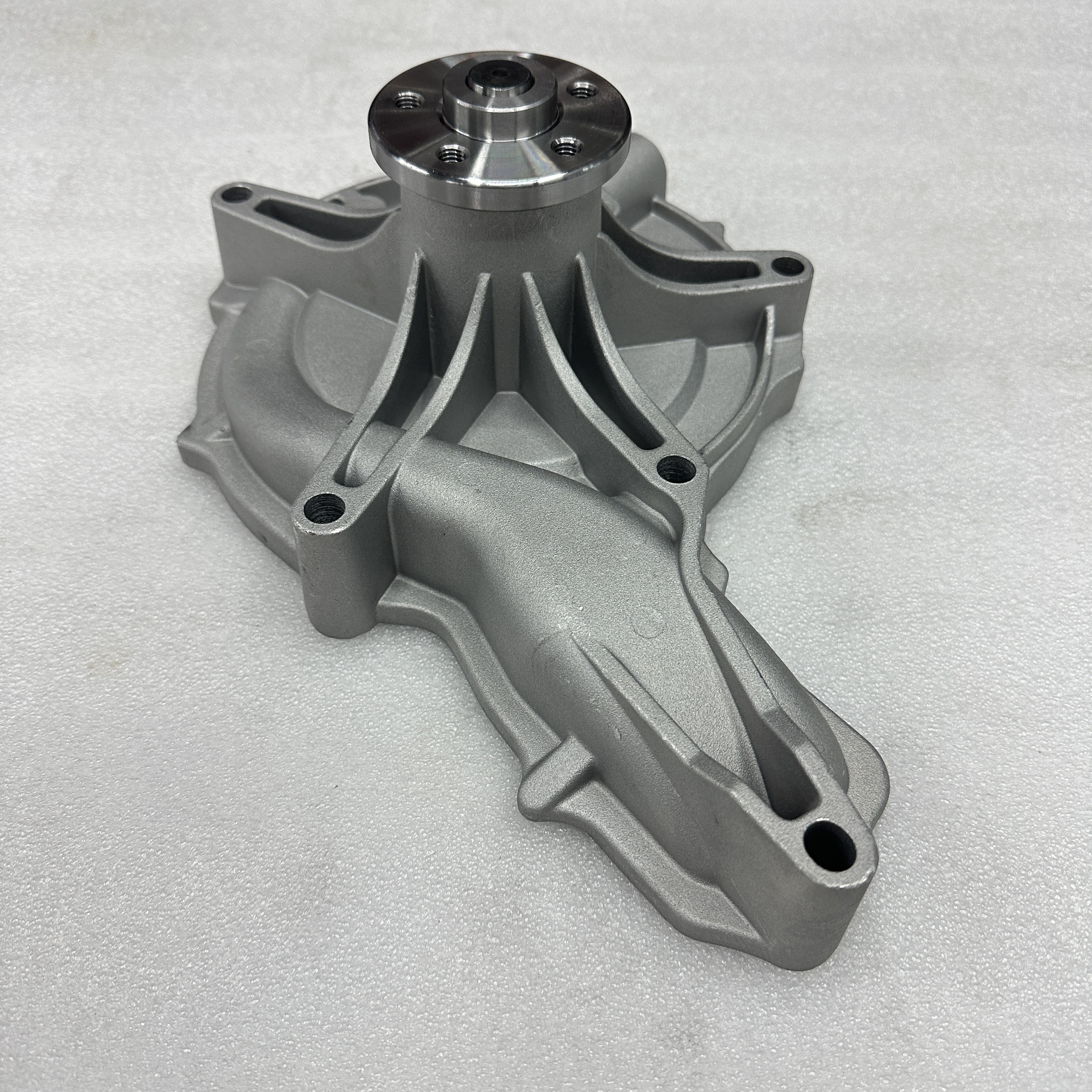Truck parts are suitable for VOLVO D13 engine cooling water pump 24152058 Specification image