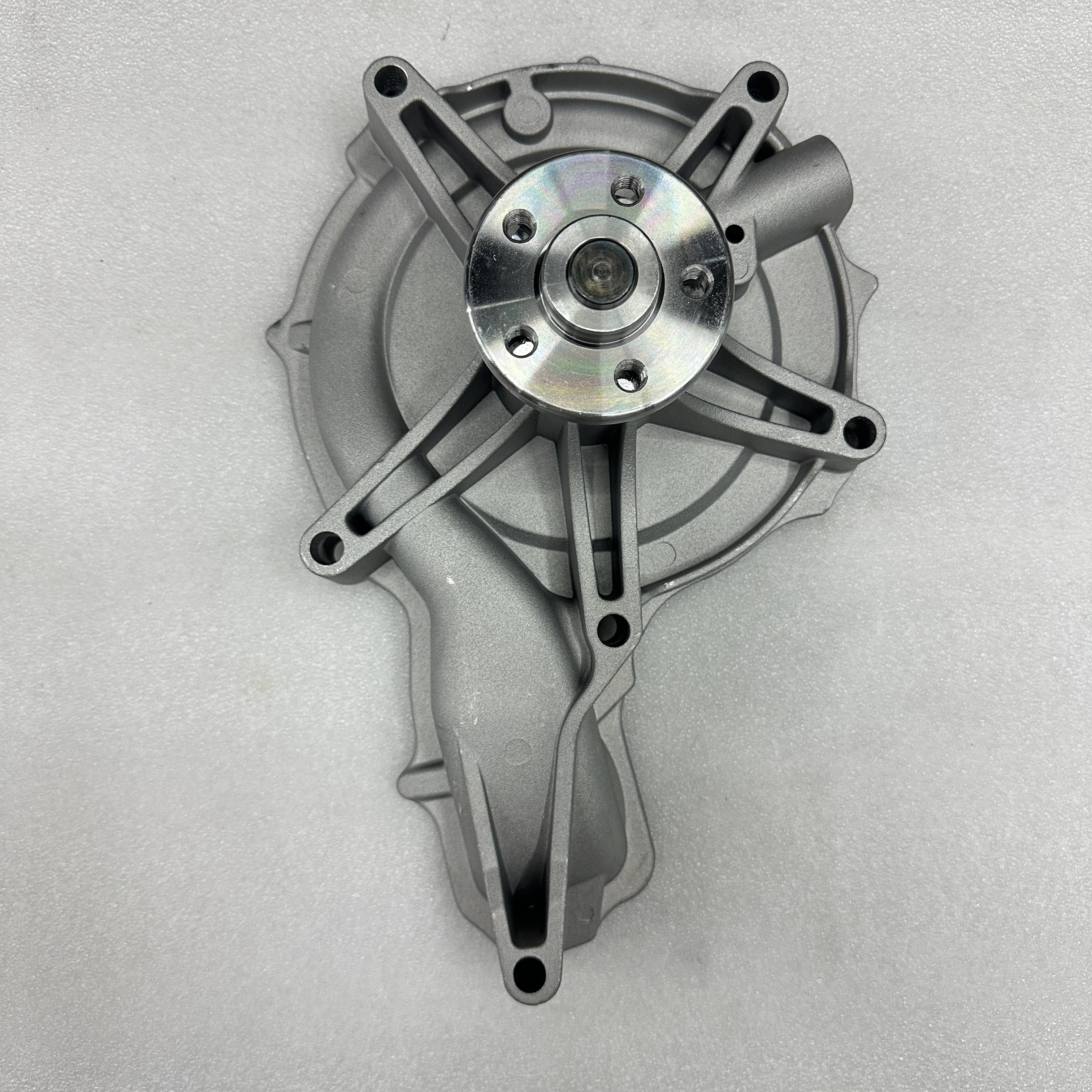 Truck parts are suitable for VOLVO D13 engine cooling water pump 24152058 Item Picture