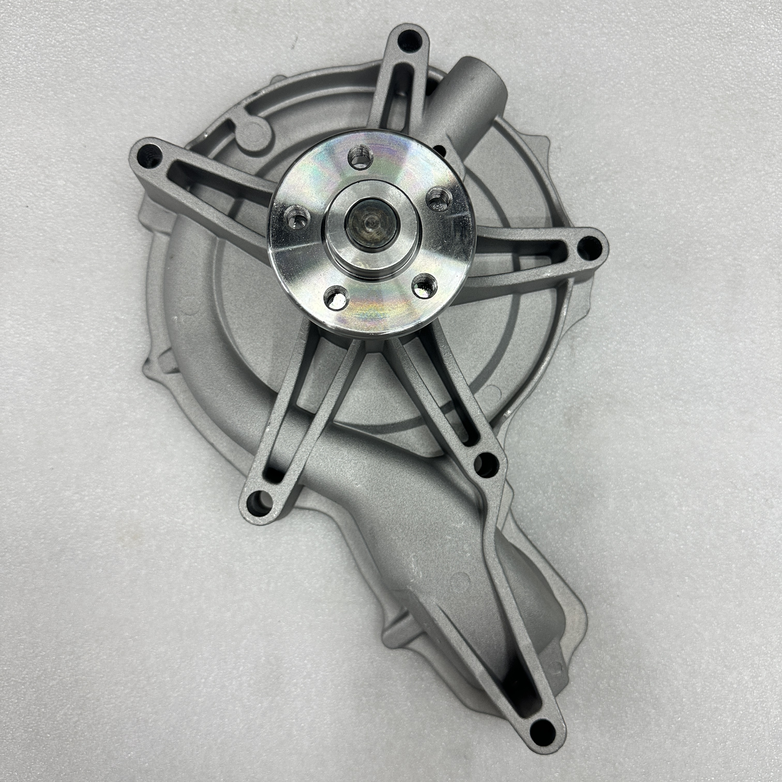 Truck parts are suitable for VOLVO D13 engine cooling water pump 24152058 Application Scenario