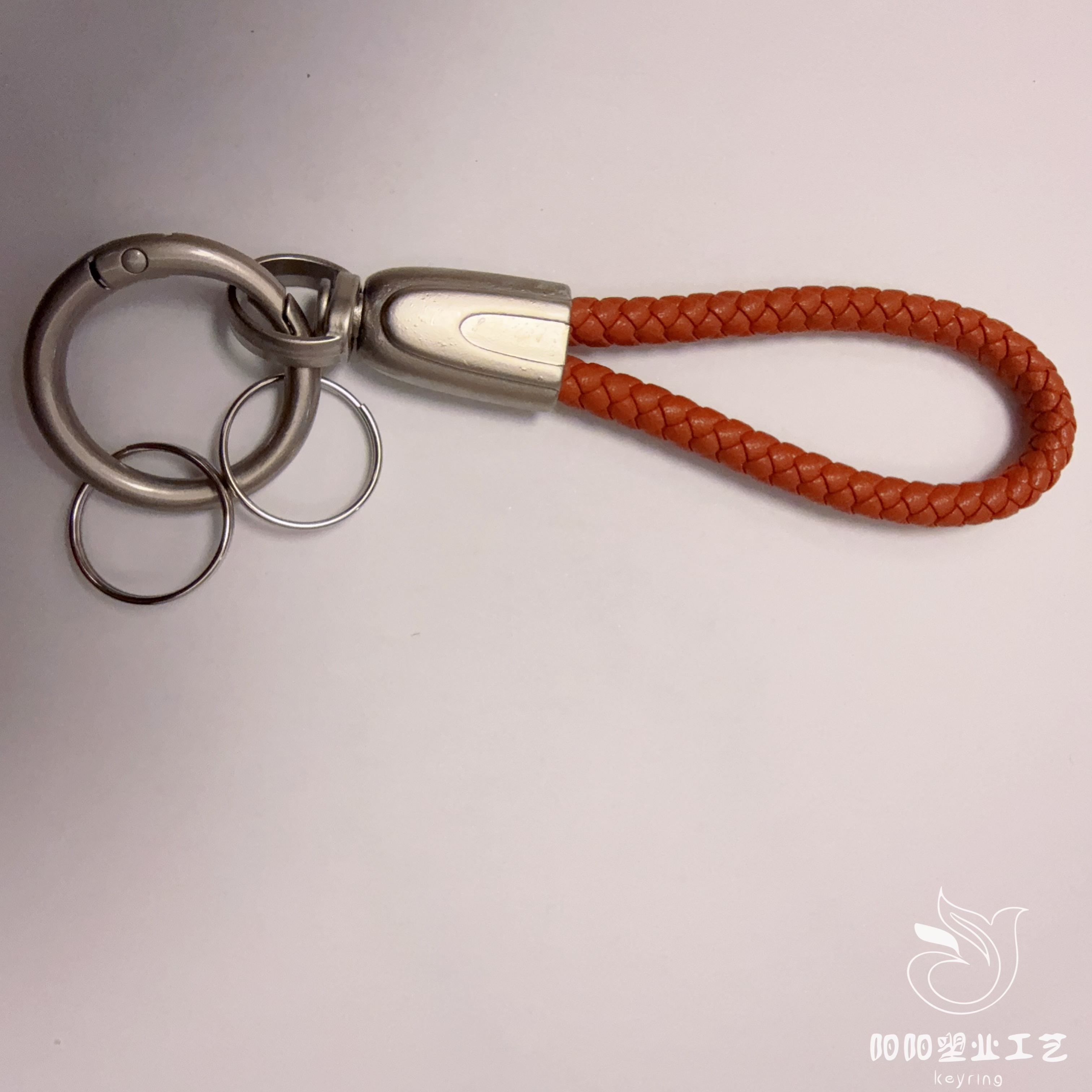 Hand-woven cowhide keychain pendant, genuine leather with embossed logo, high-quality lanyard, anti-loss car keychain Application Scenario