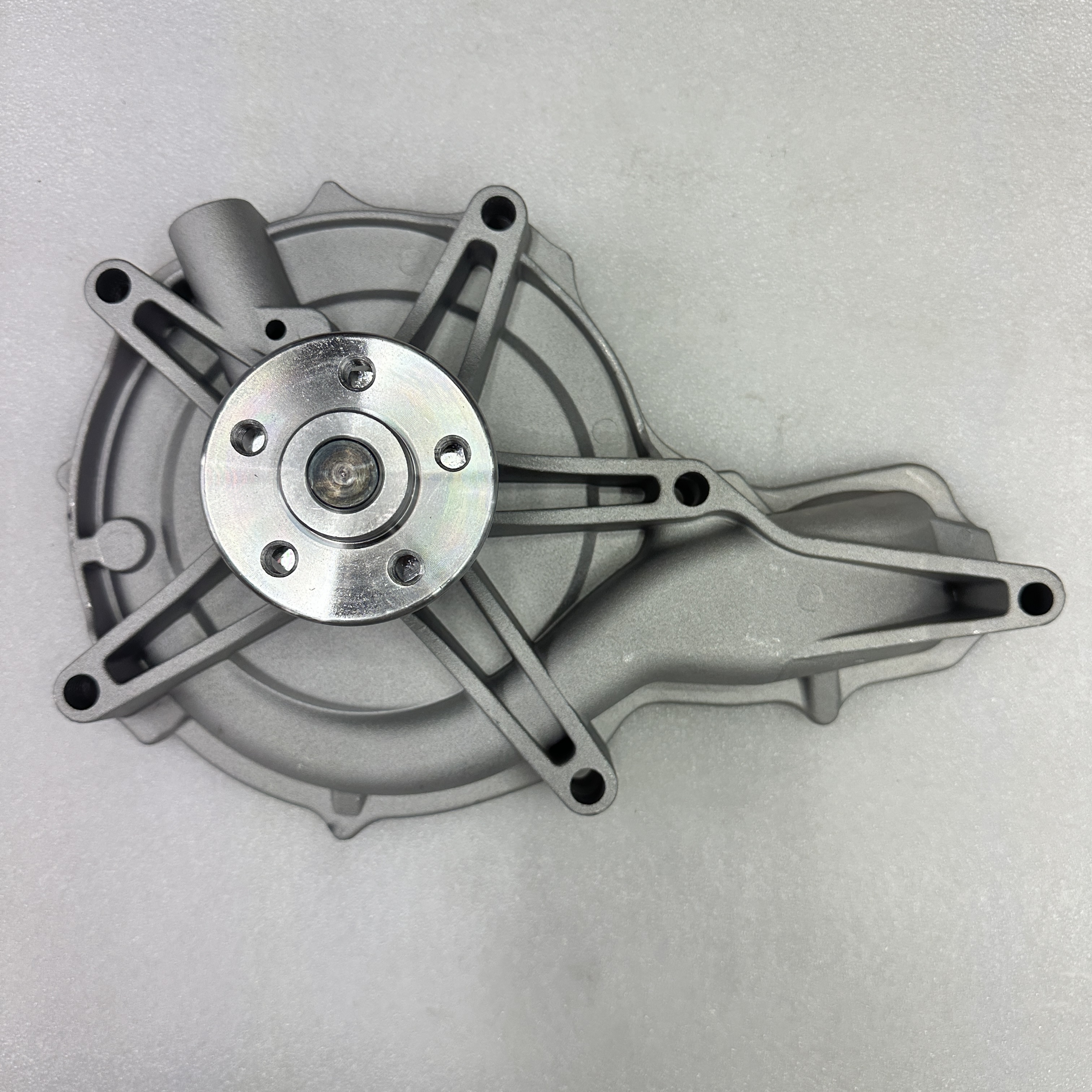 Truck parts are suitable for VOLVO D13 engine cooling water pump 24152058