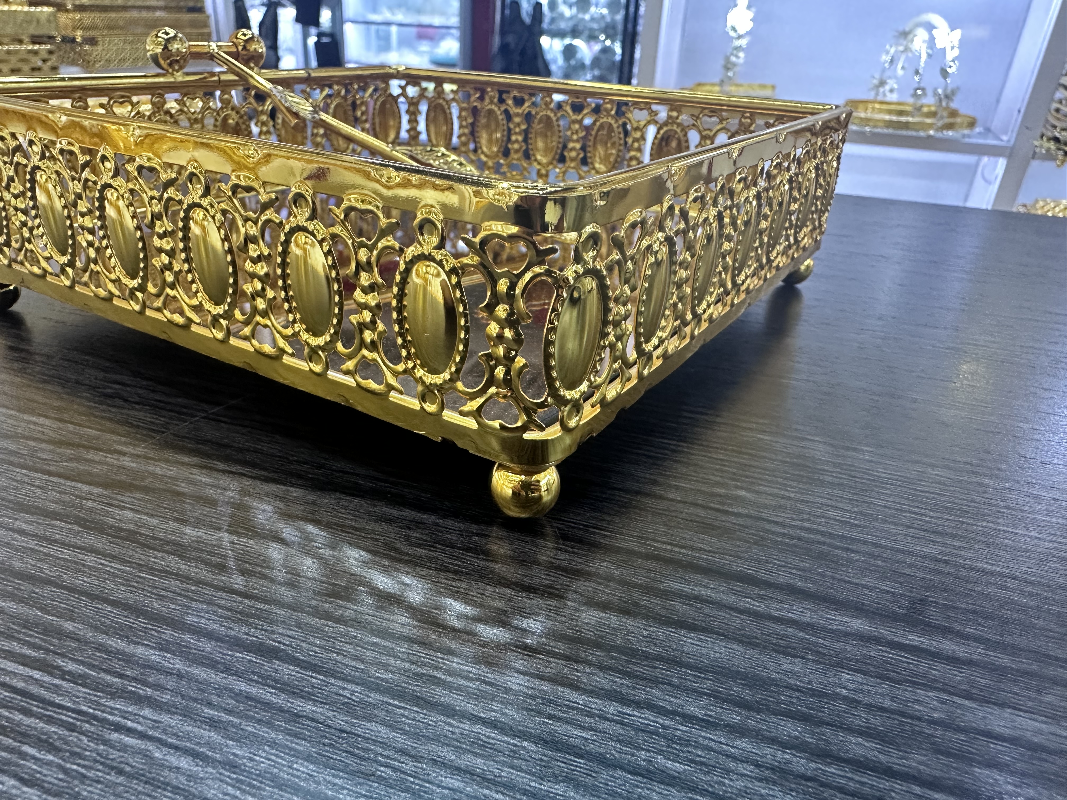 Creative ironwork napkin holder, tissue storage box, living room, home, bedroom, Western dining room, square flat paper tissue holder, handicraft details Picture