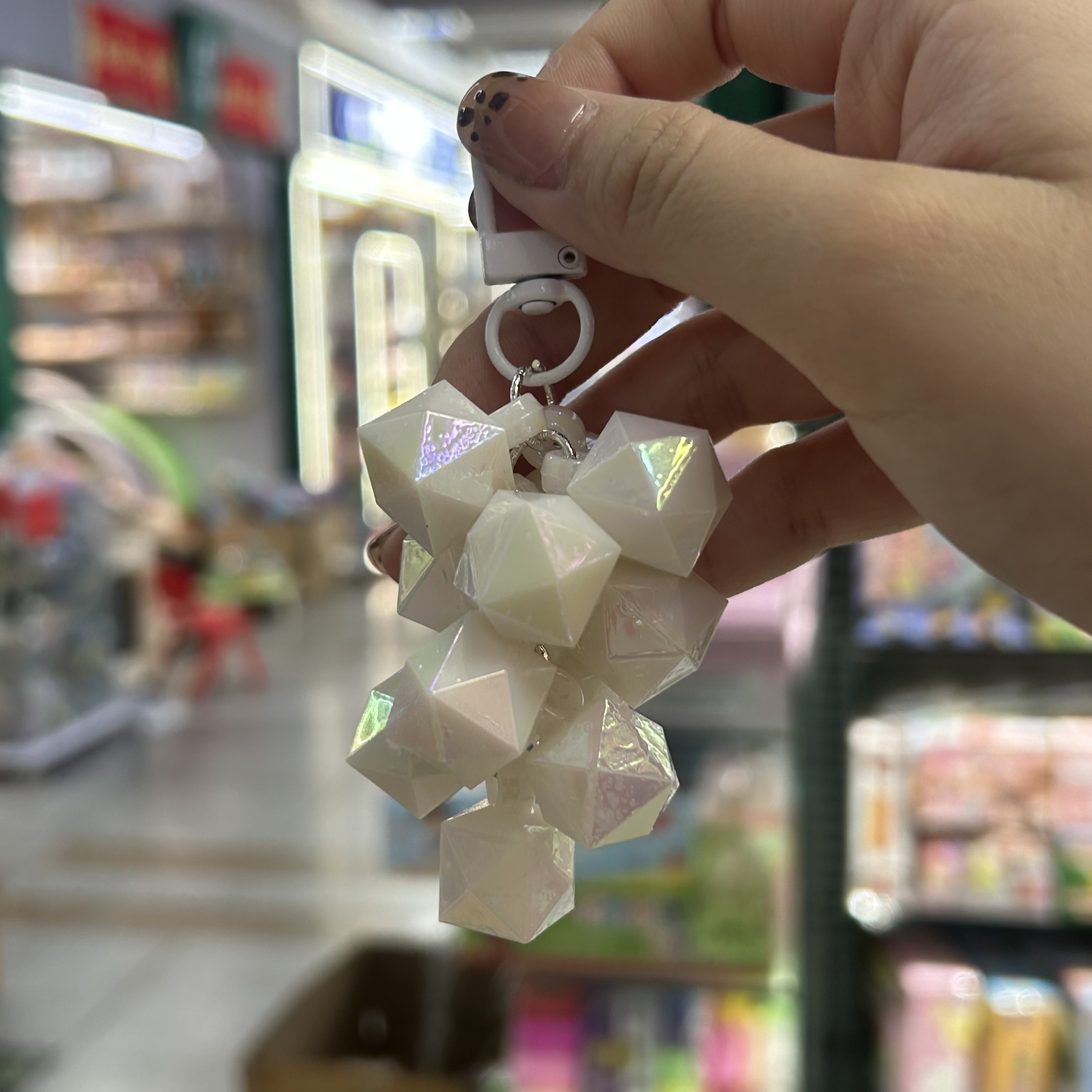 原创设计彩色珠子挂件钥匙扣多巴胺配色创意ins风 亚克力彩虹珠子男女通用礼品多彩钥匙扣挂件配件细节图