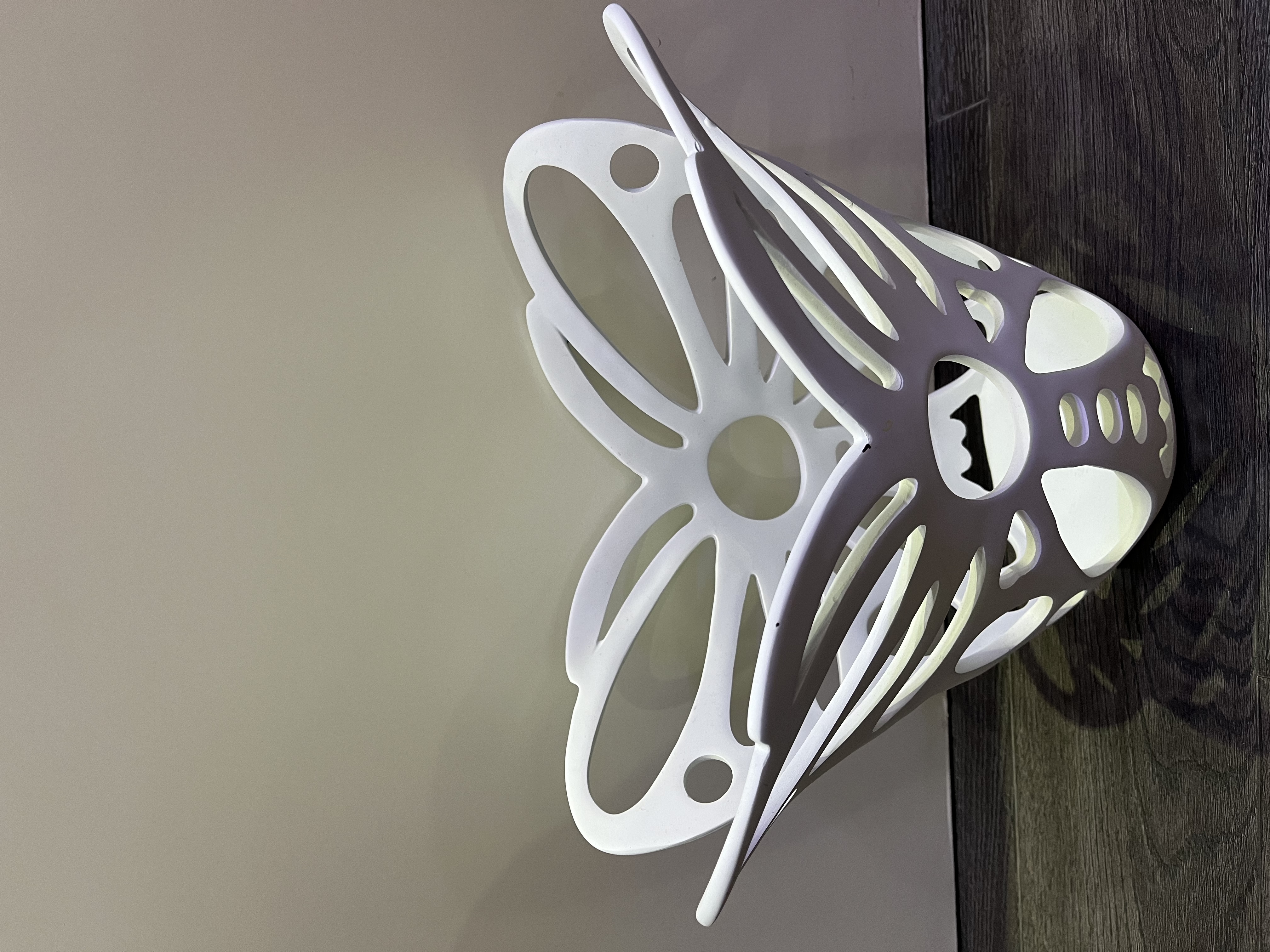 现代简约风格家居办公室会所酒店树脂工艺品摆件蝴蝶式水果篮摆件