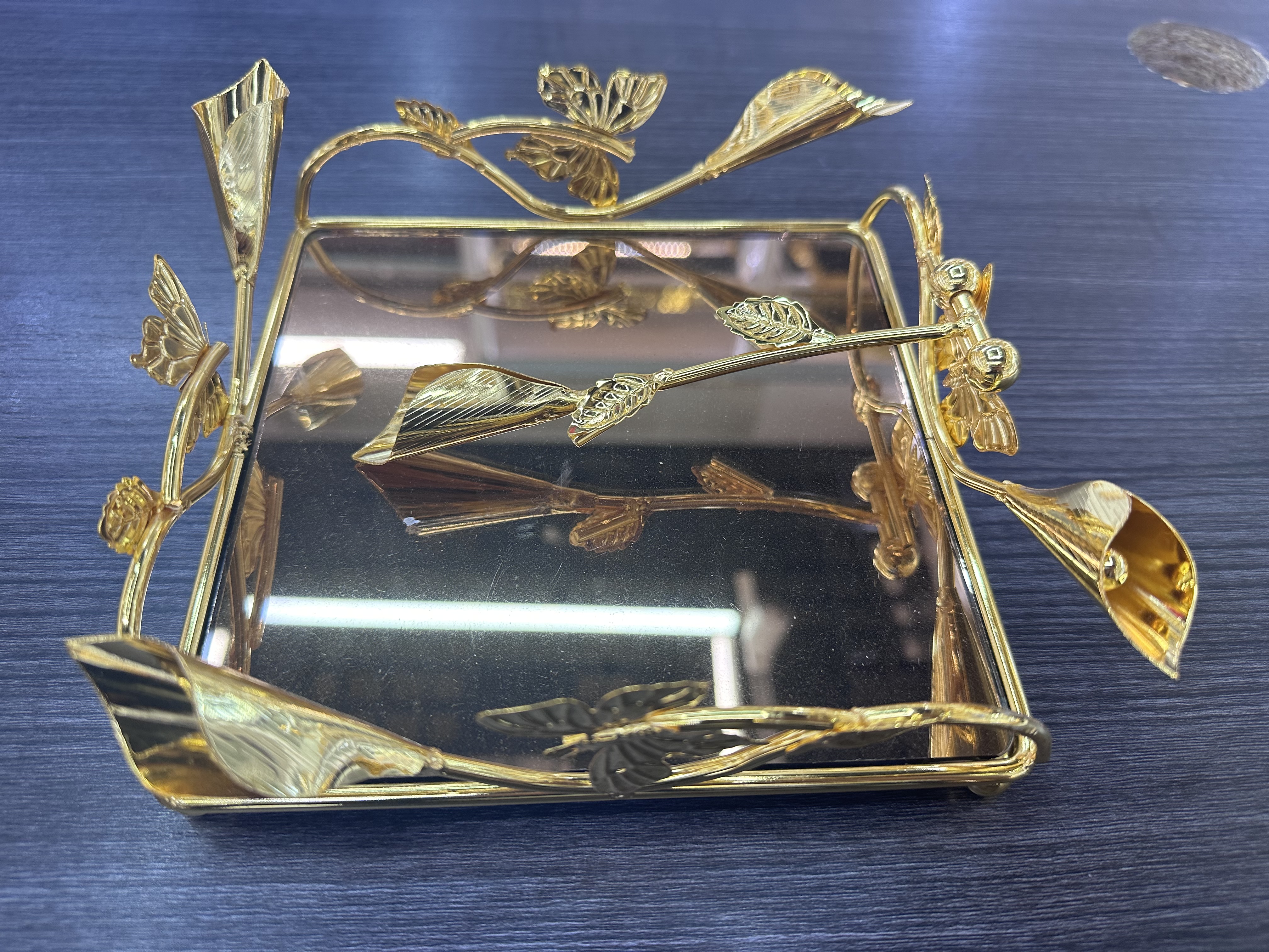 Creative ironwork napkin holder, tissue storage box, living room, home, bedroom, Western dining room, square flat paper tissue holder, middle and east trumpet flower