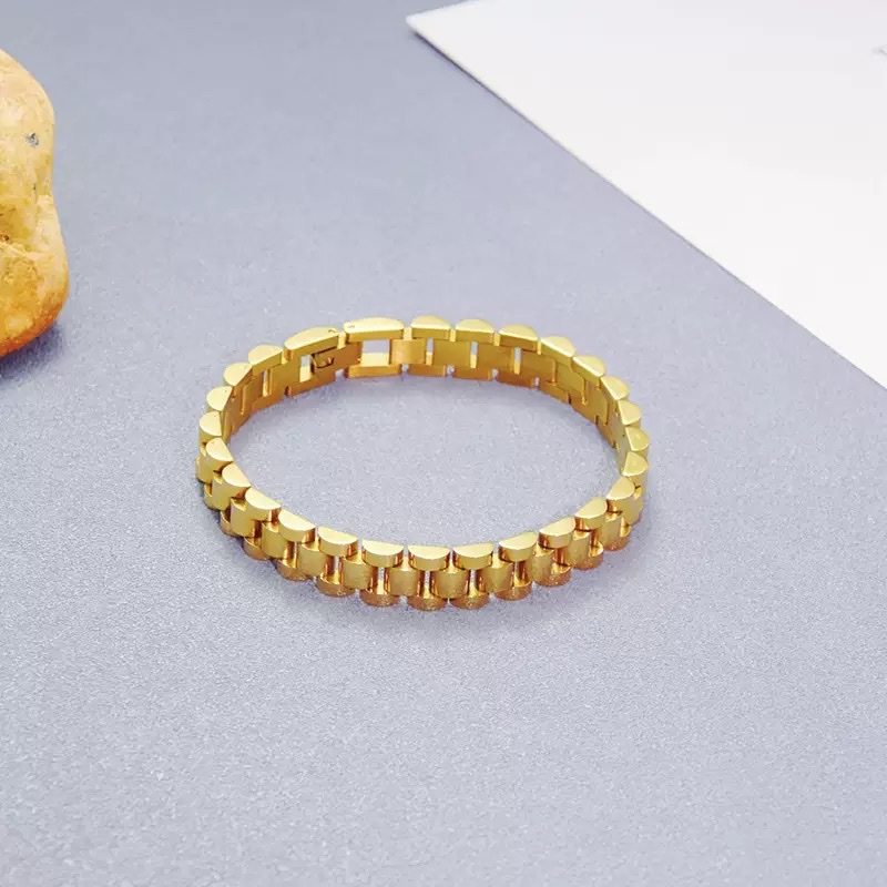 This is a popular cross-border product from Europe and America. It features a simple titanium steel bracelet with a stylish and versatile appearance, as well as a high-end stainless steel accessory details Picture