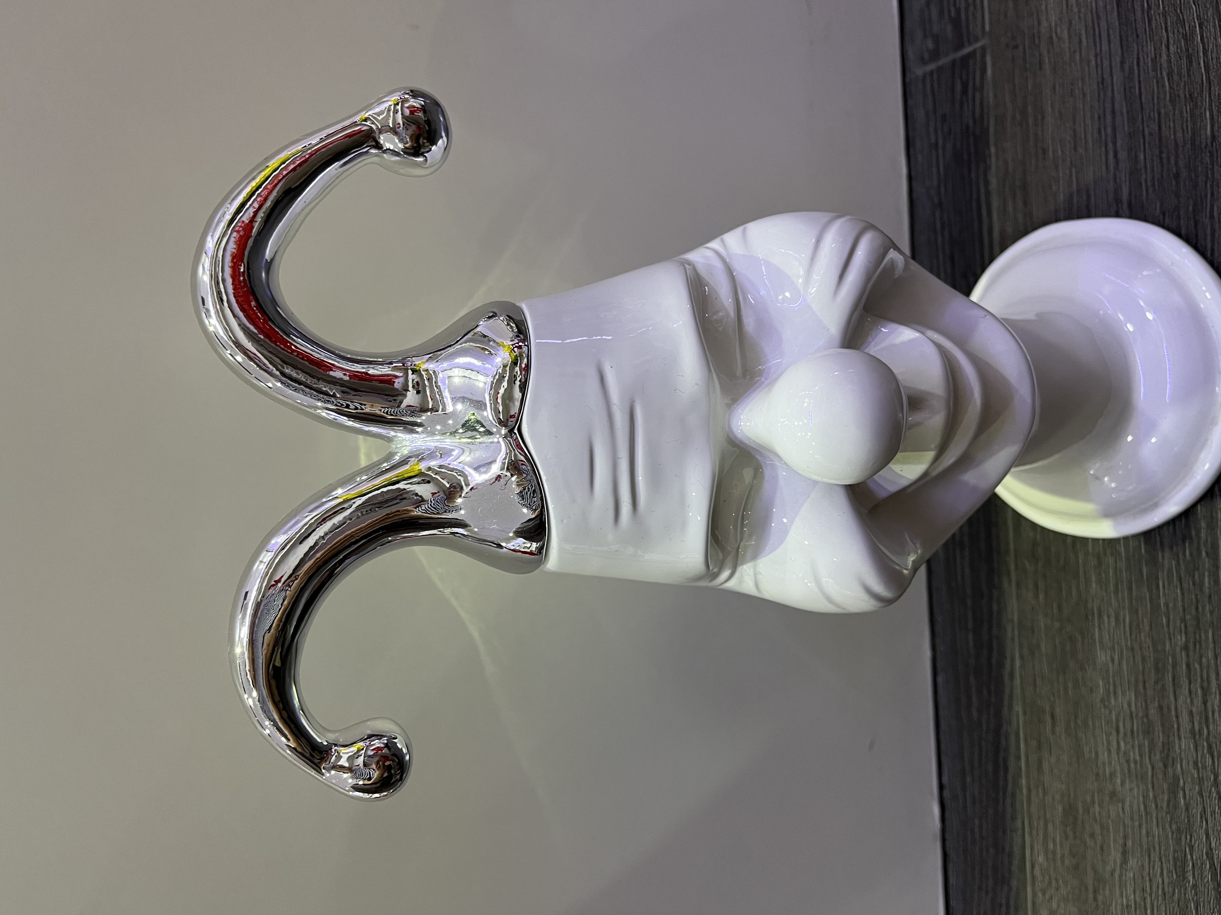 现代简约风格家居办公室会所酒店工艺品摆件树脂材质人物摆件