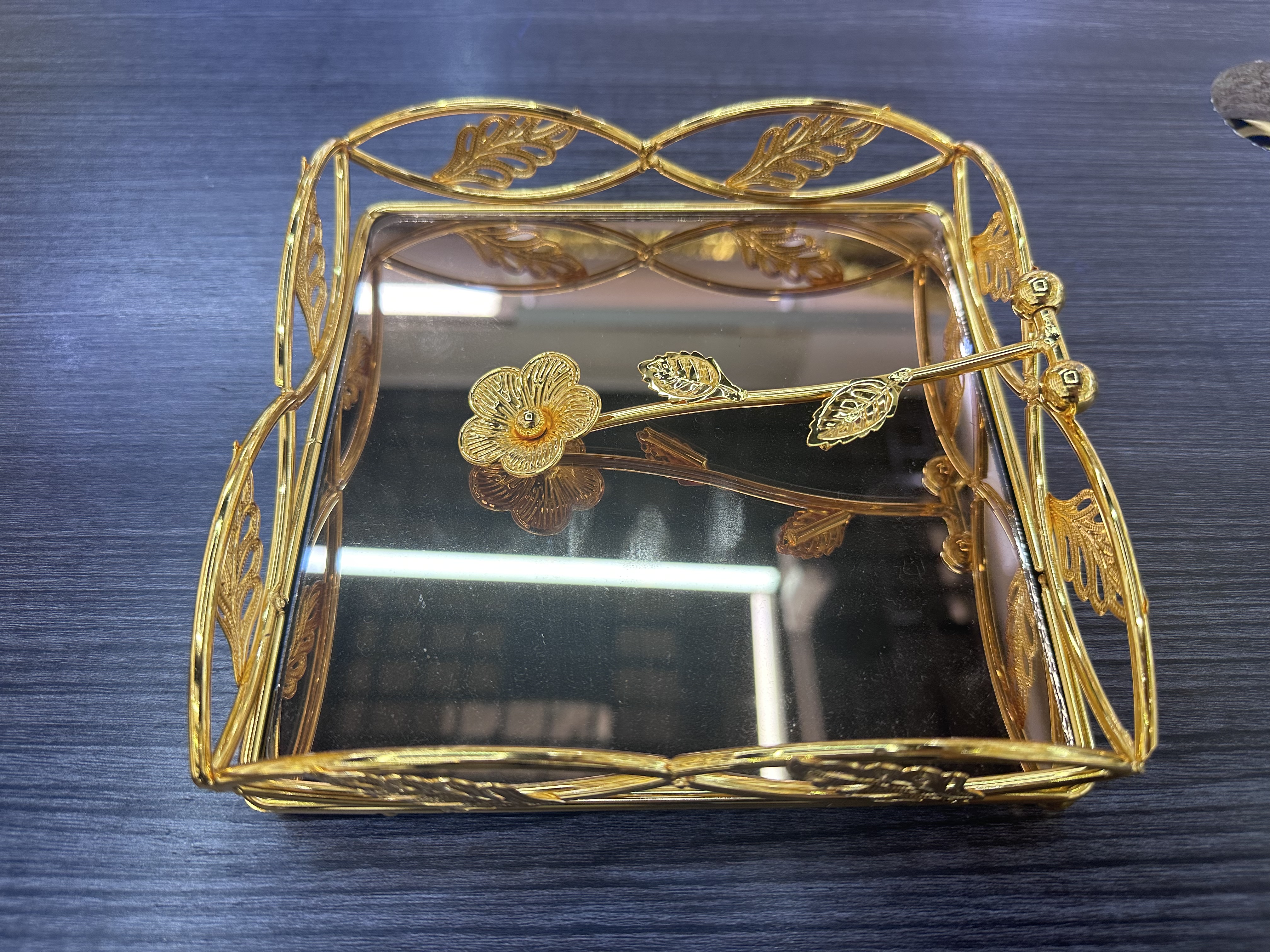 Creative ironwork napkin holder, tissue storage box, living room, home, bedroom, Western dining room, square flat paper, tissue holder, leaf