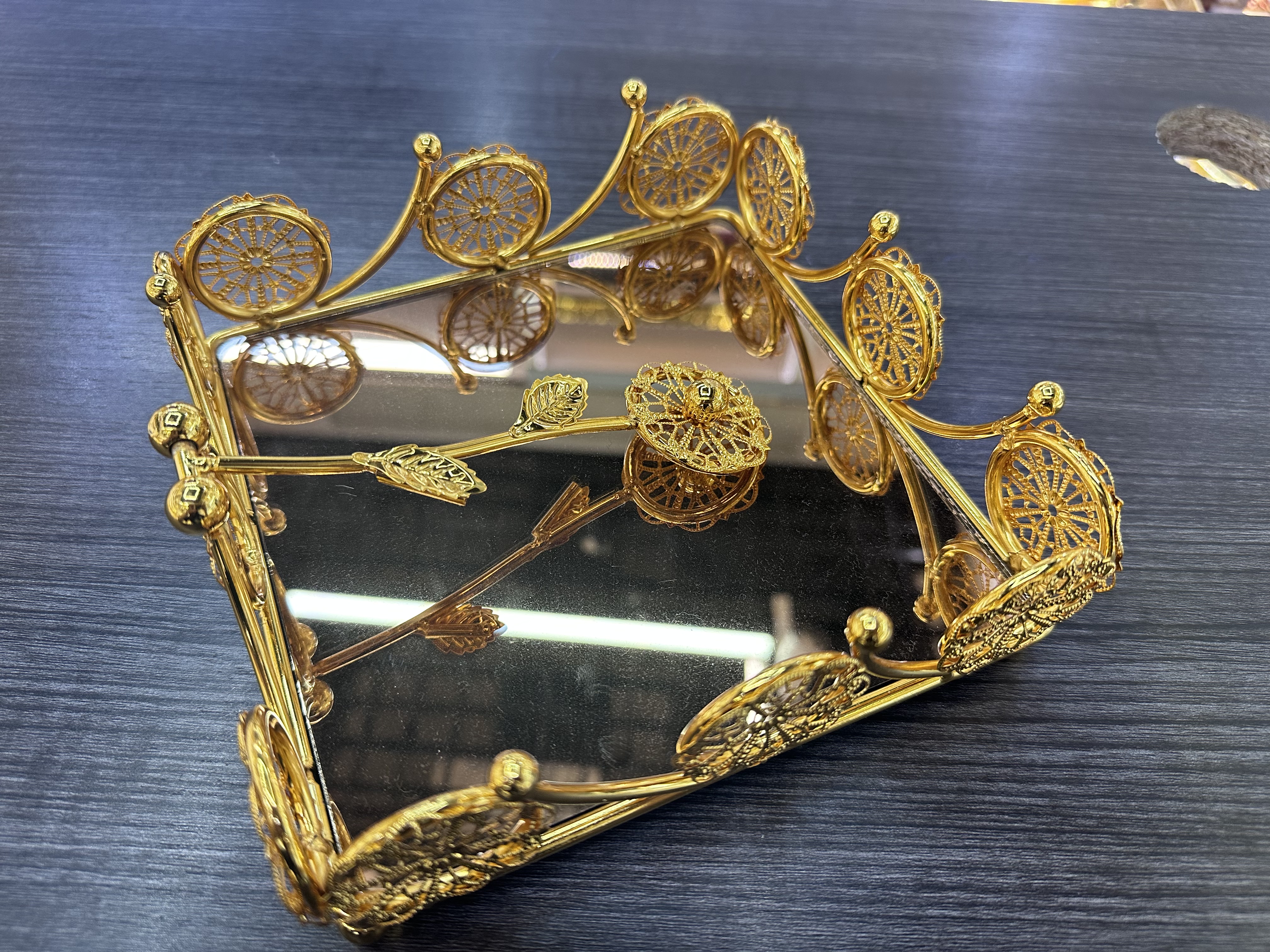 Creative ironwork napkin holder, tissue storage box, living room, home, bedroom, Western dining room, square flat paper, tissue holder, Middle East