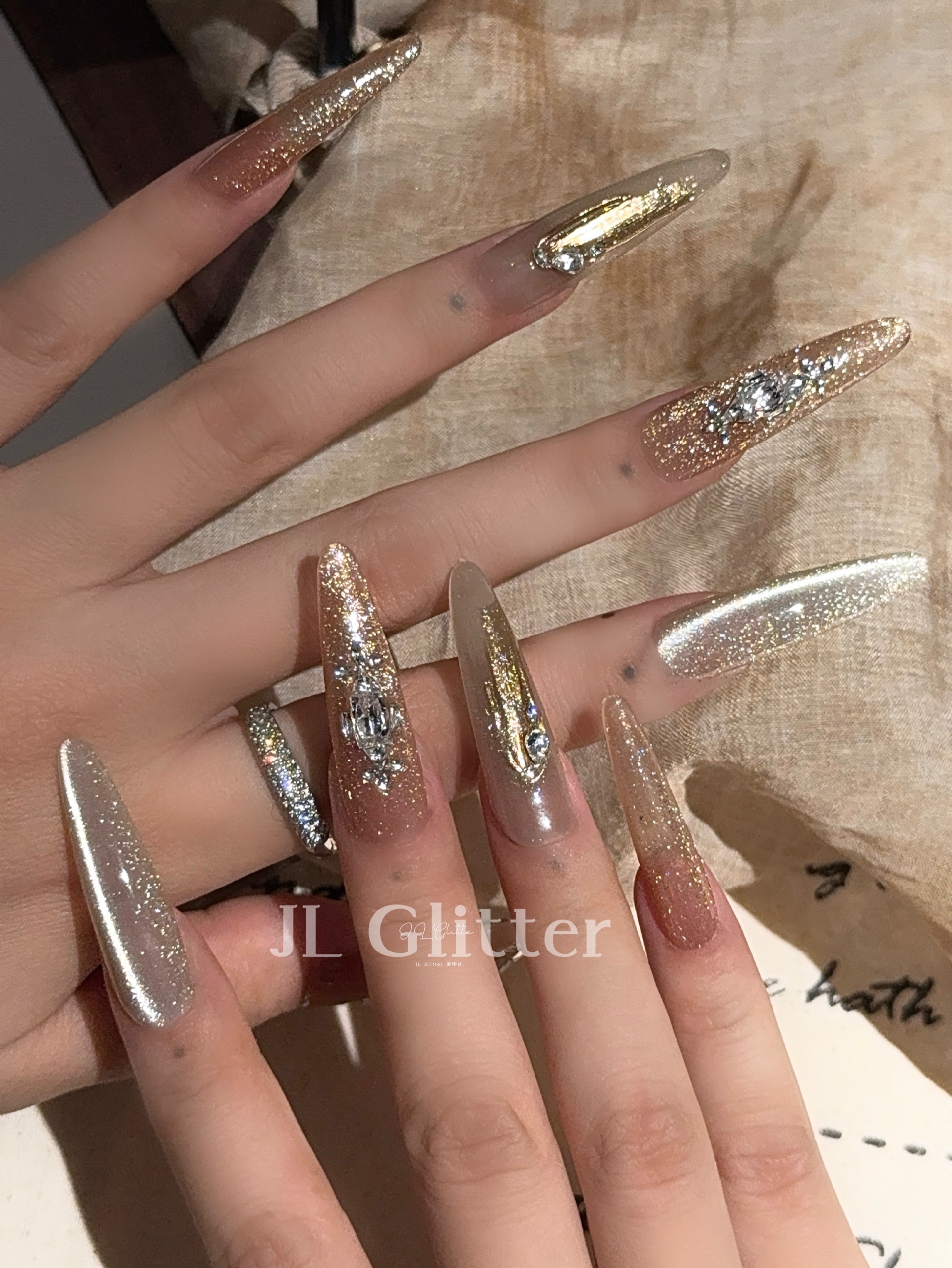 JLGlitter Golden sequined glitter pink ethereal nail nail patches, the same style of wearable nail for Internet celebrities details Picture