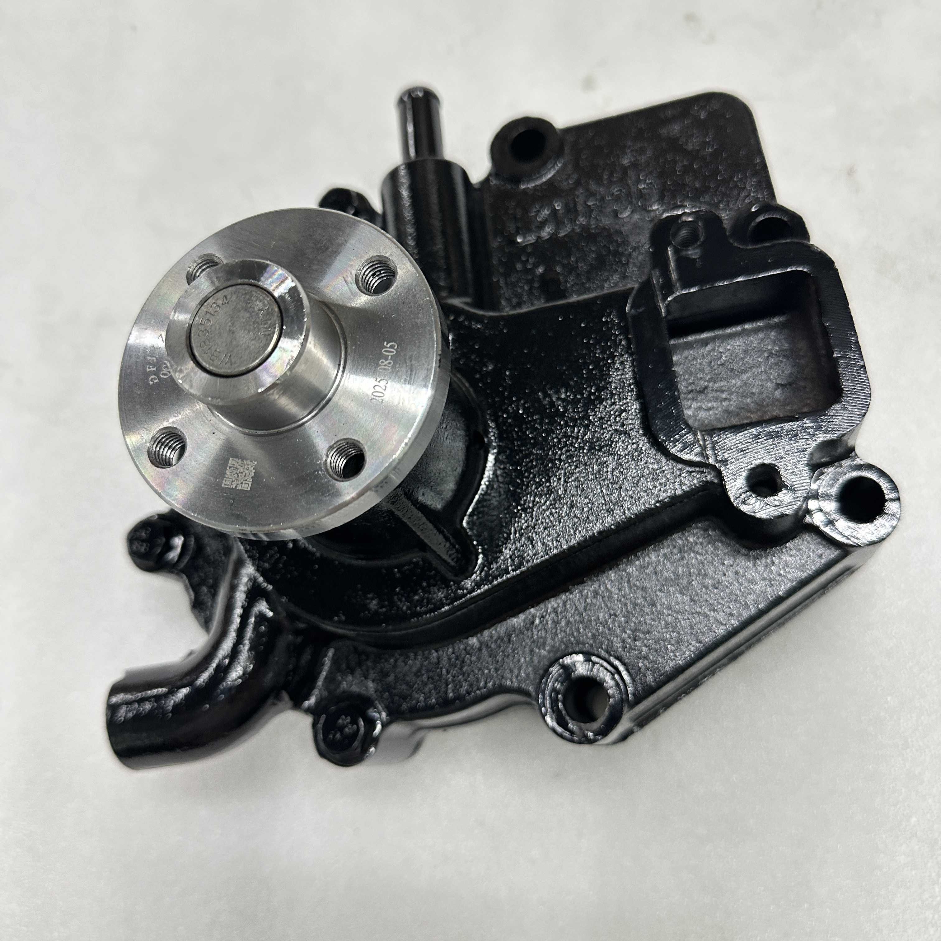 Truck parts are suitable for the new Chai series engine cooling water pump 4K39T-42000 Item Picture