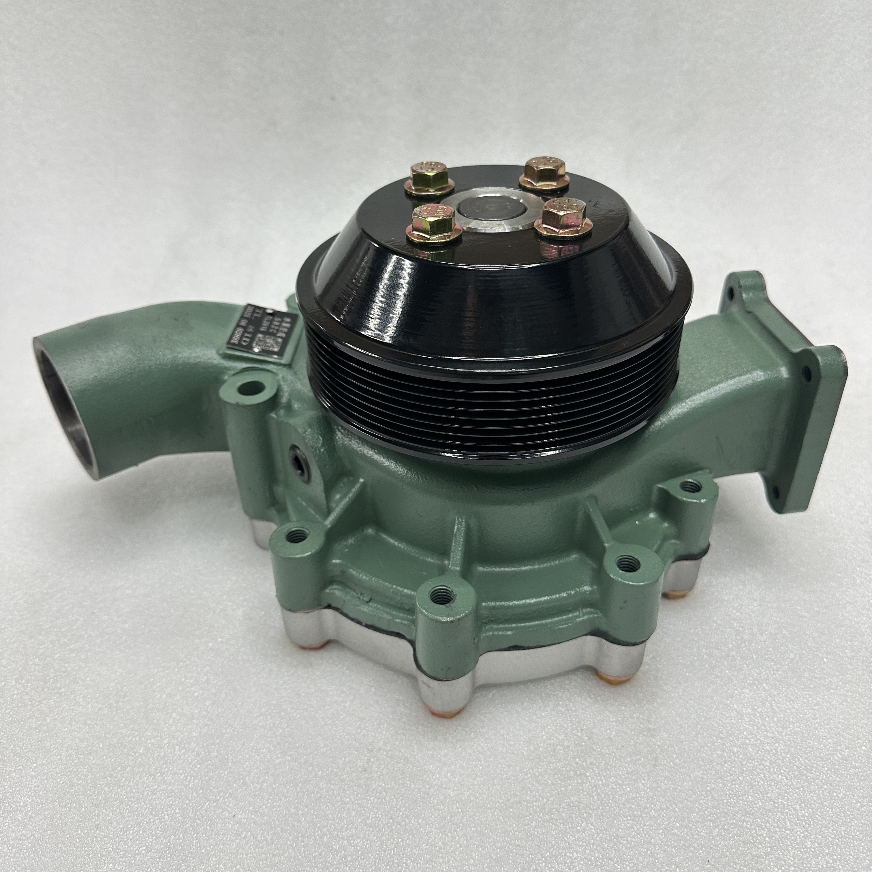 Domestic truck parts are suitable for the cooling water pump of Dongfeng J6 engine. Xichai water pump 1307010-81D
