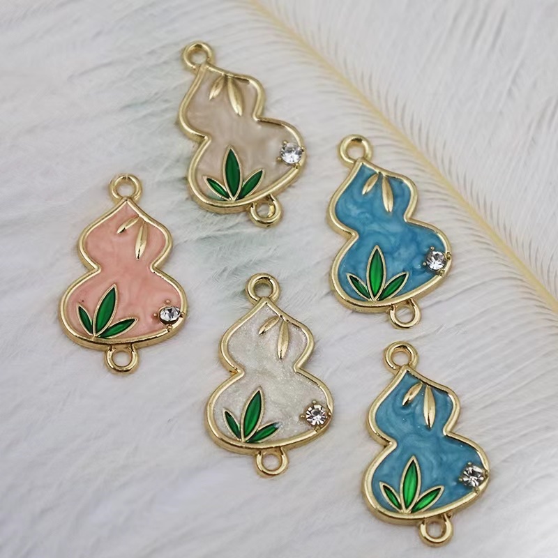 Zinc alloy jewelry accessories, oil drip, diamond dot, color retention, heavy industry, exquisite pendants, earrings, jewelry accessories, flower elements Application Scenario