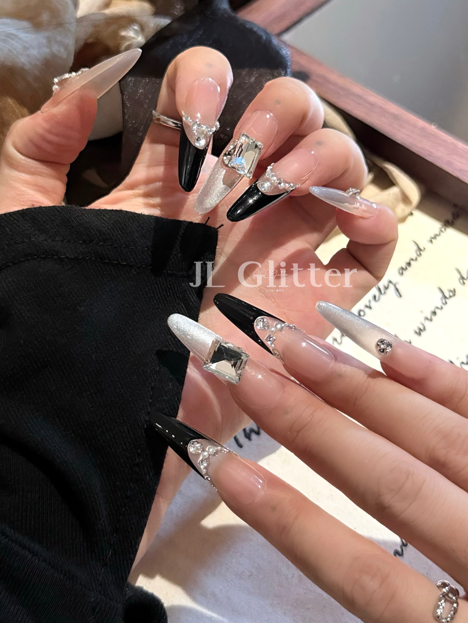 JLGlitter black dazzling diamond jewelry, personalized phototherapy nail patches, fashionable nail art, the same style as Internet celebrities detail image 5