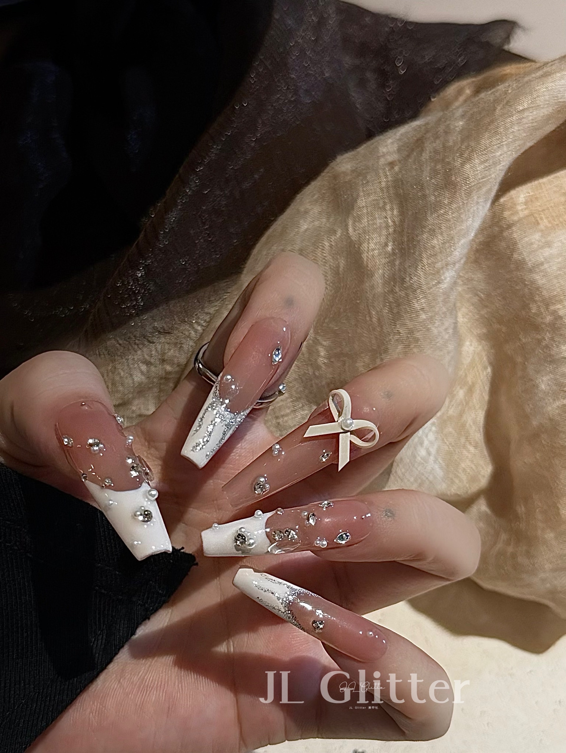 JLGlitter nude French diamond sparkling ethereal nail nail patches, the same style of wearable nails as the Internet celebrity details Picture