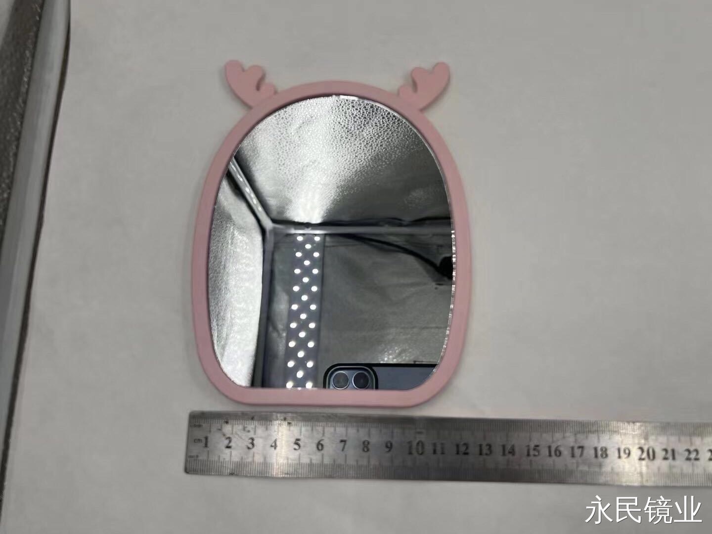镜子/镜梳/化妆镜台镜/掐痘镜/木质化妆镜白底实物图