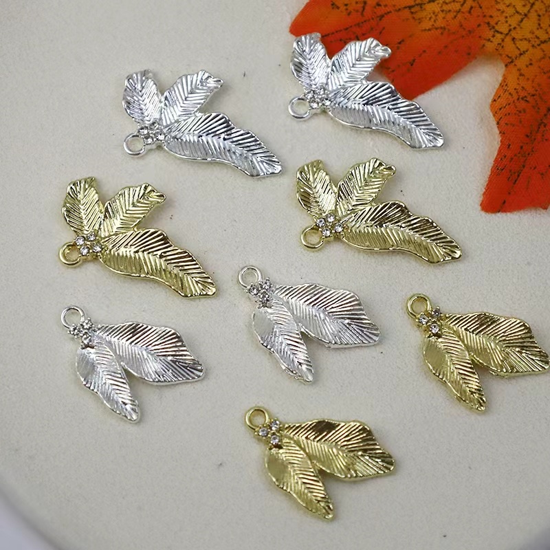 Jewelry accessories, oil-dripping zinc alloy export, butterfly, dragonfly, leaf style diy diamond-encrusted color-retaining bracelets, earrings, hair accessories, versatile, fashionable, new trendy and personalized clothing accessories Application Scenario