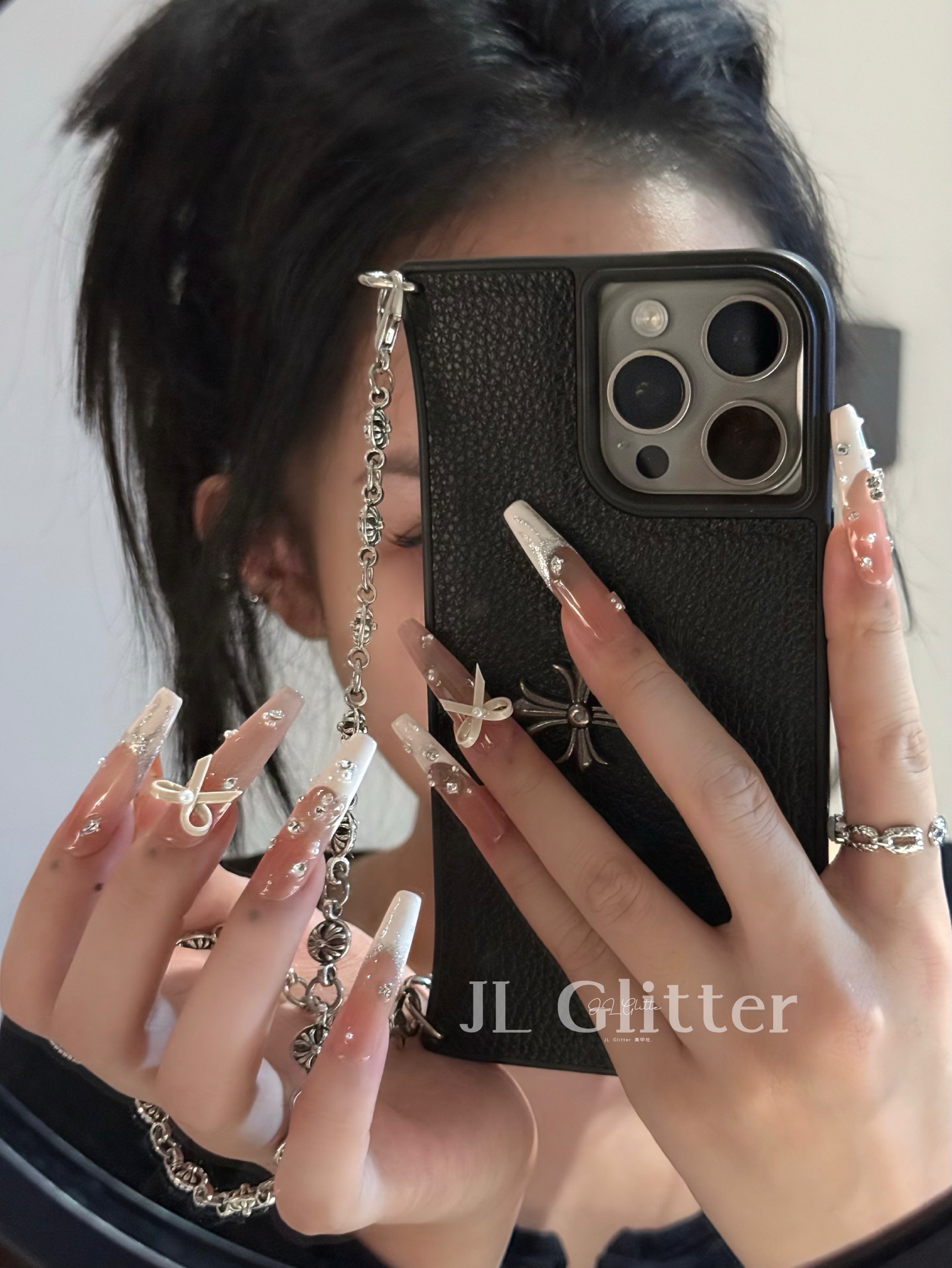 JLGlitter nude French diamond sparkling ethereal nail nail patches, the same style of wearable nails as the Internet celebrity Application Scenario