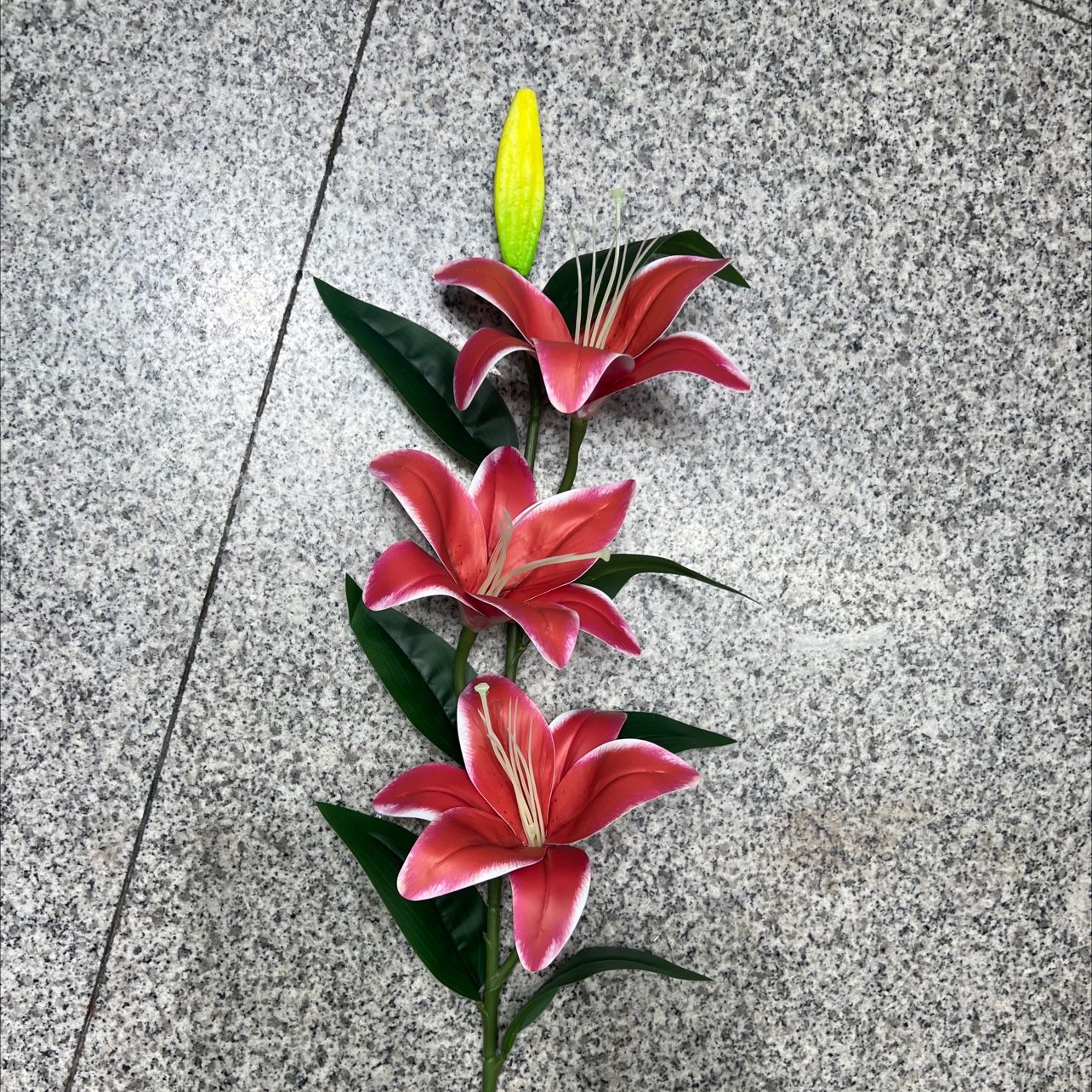 三头仿真百合仿真花仿真植物仿真叶子装饰品工艺品