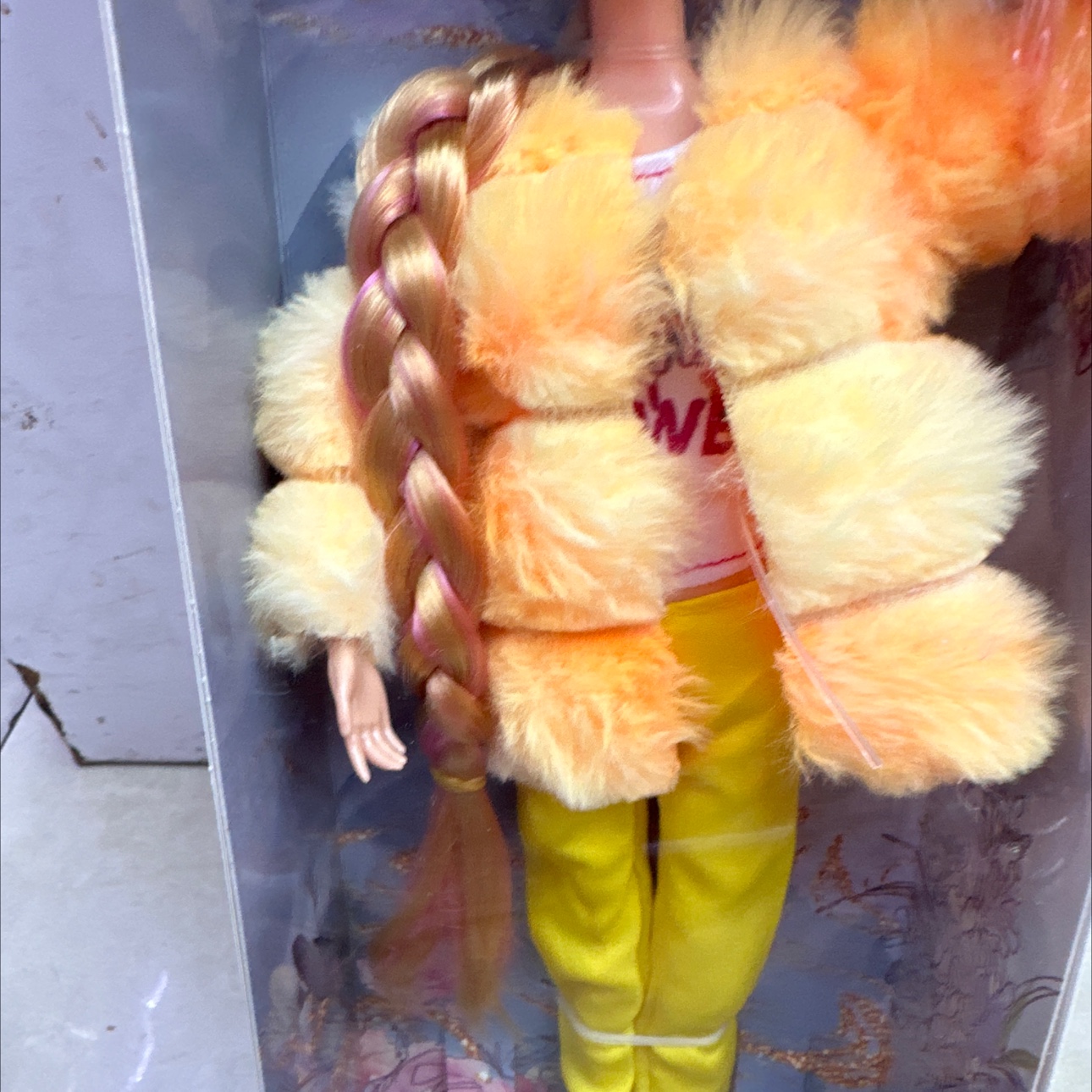 盒装冬款娃娃。毛衣搭配长辫子。娃娃手有关节，🉑️活动详情图2