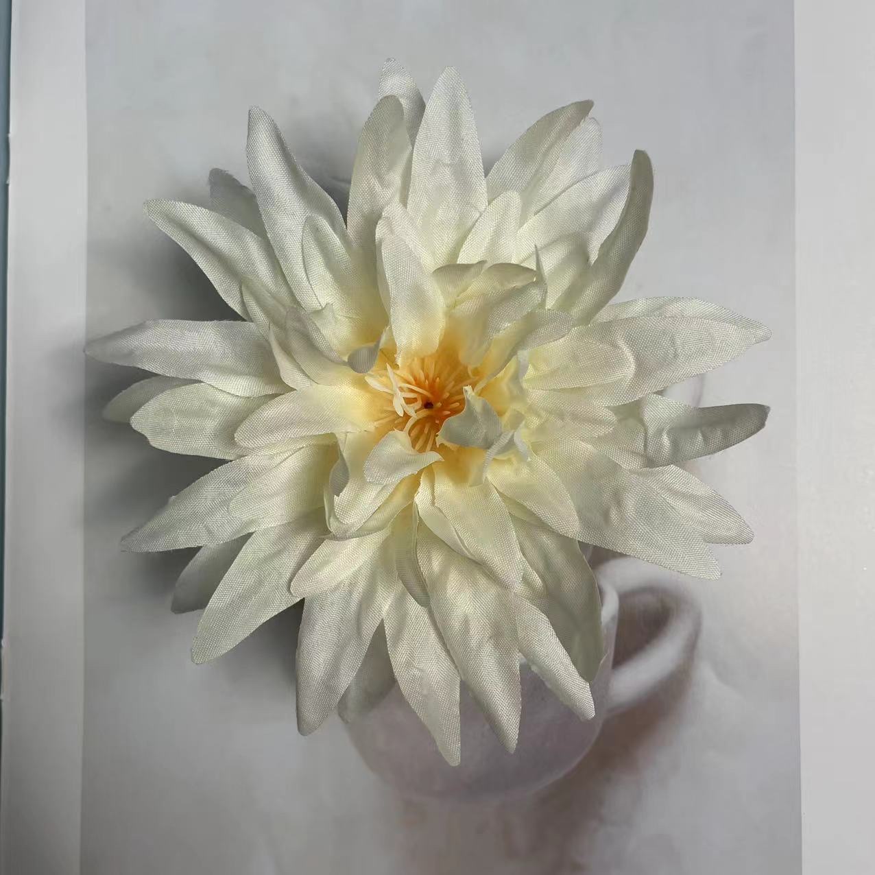Chrysanthemums, flame chrysanthemums, artificial flowers, silk flowers, opera fans, decorative hairpins, flower garland, flower walls, wedding tables, flower arrangements, artificial flowers Specification image