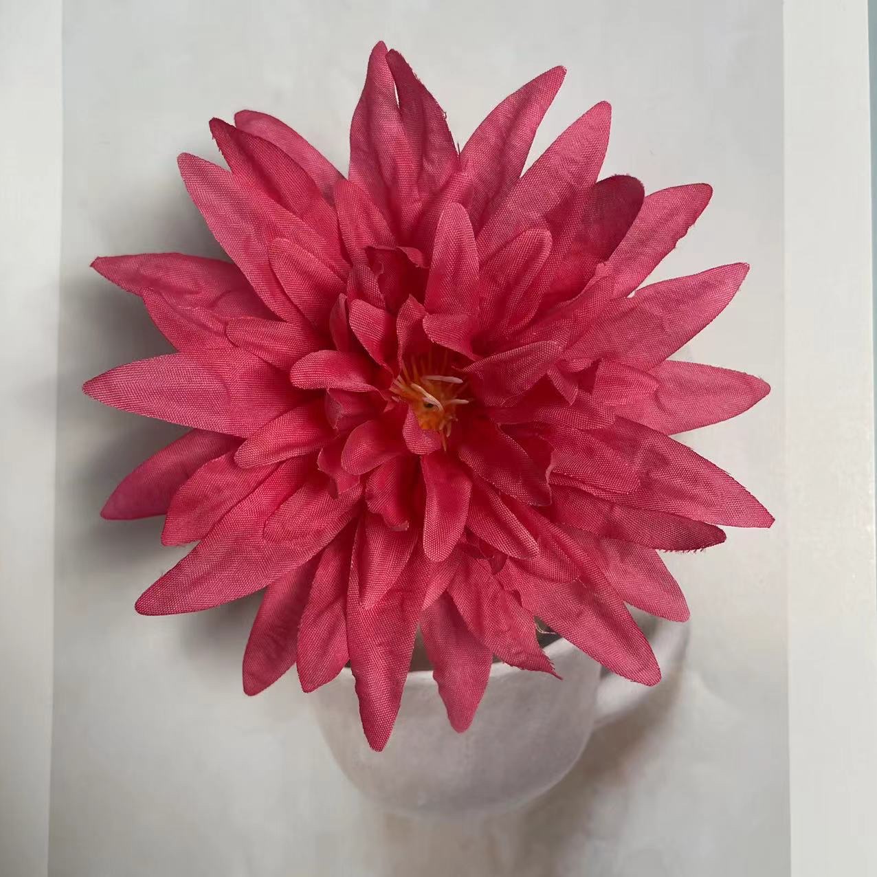Chrysanthemums, flame chrysanthemums, artificial flowers, silk flowers, opera fans, decorative hairpins, flower garland, flower walls, wedding tables, flower arrangements, artificial flowers details Picture