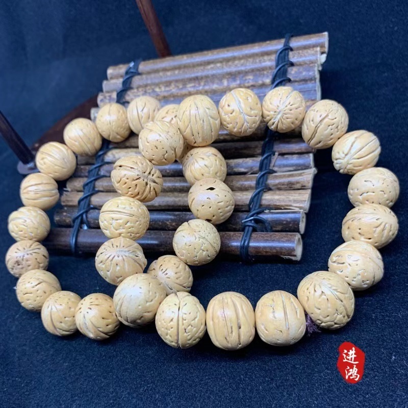 Natural peach kernel bracelets, cultural and artistic bracelets, tourist attractions, trendy and fashionable bracelets. With natural textures, they are fashionable and elegant. They are must-have bestsellers for setting up stalls in shopping malls pic 5