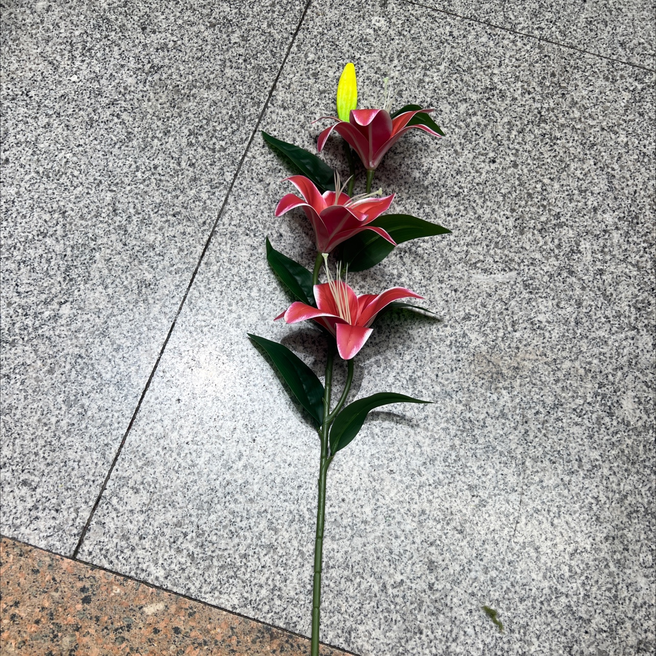 三头仿真百合仿真花仿真植物仿真叶子装饰品工艺品细节图
