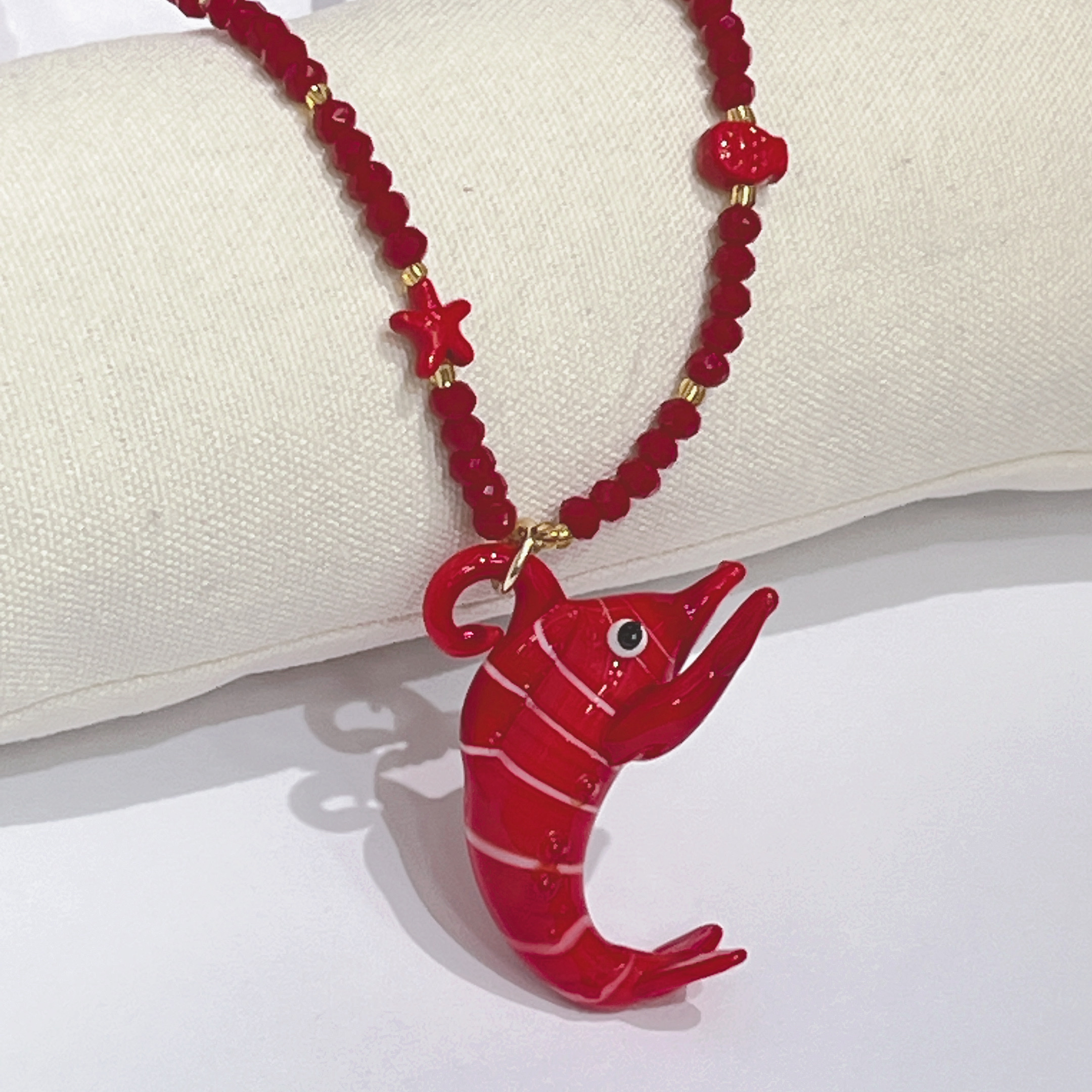 Yunyi's red lobster necklace is a seafood accessory with an exaggerated personality and a cute glass necklace details Picture