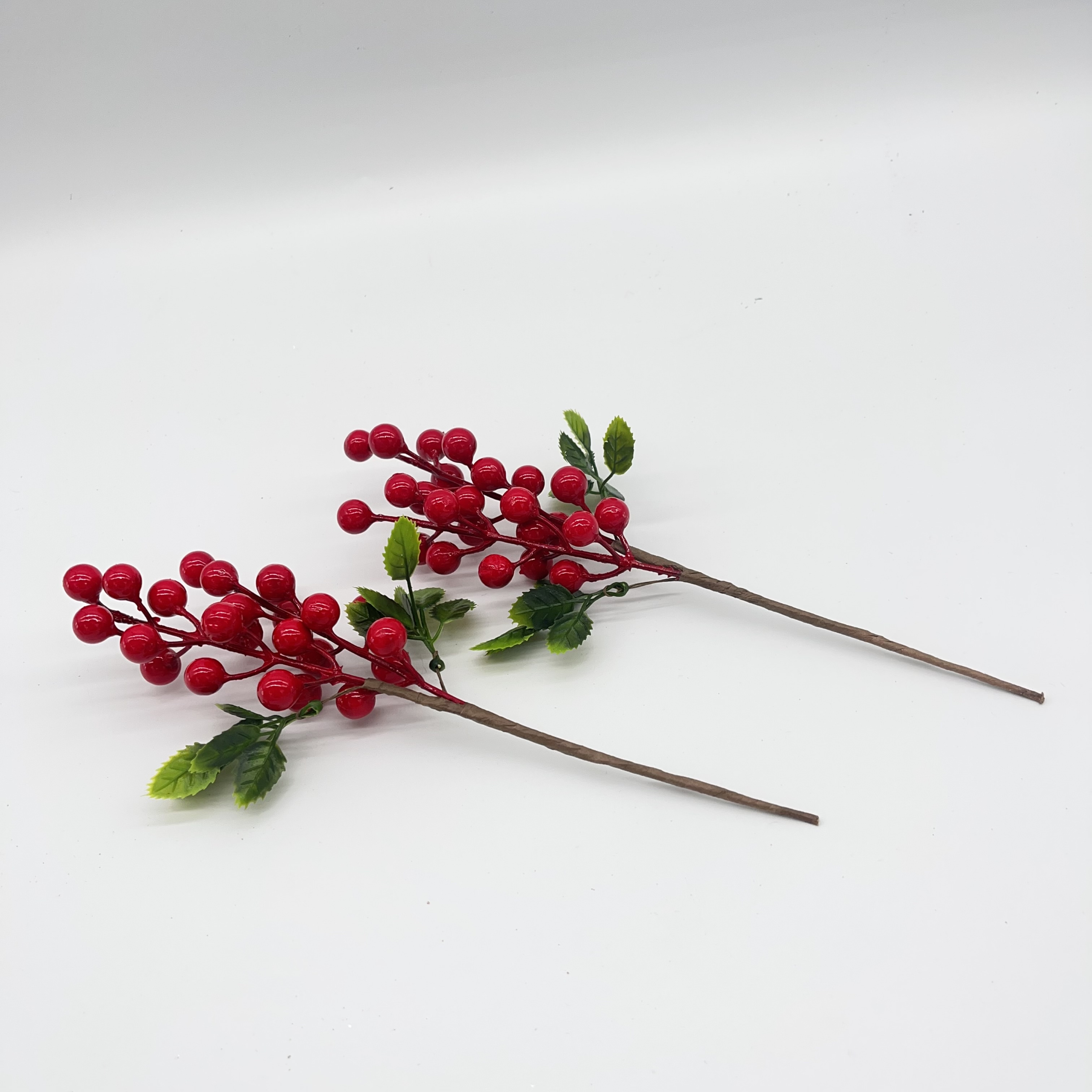 跨境电商亚马逊外贸热销圣诞节装饰品圣诞花圣诞花环圣诞树装饰挂件圣诞节必备红果圣诞树圣诞用品白底实物图