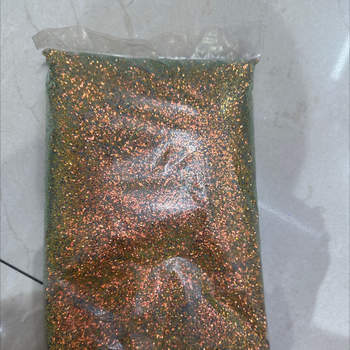 黄金海岸，颜色鲜艳，六角折射更亮，用于工艺品、服装、鞋子等等用途！