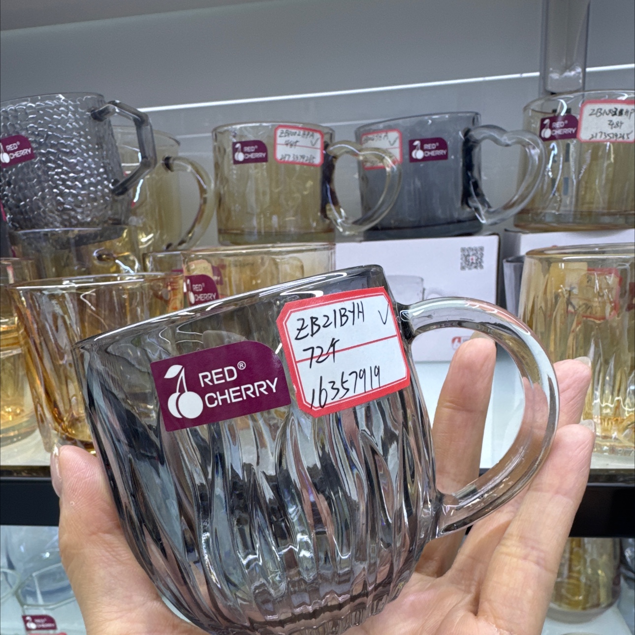琥珀色烟灰色水杯玻璃杯