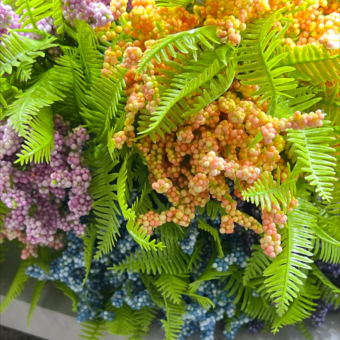 泡沫花，仿真修饰花，放客厅很好看，而且很便宜，五叉仿真花花条1米仿真花花条1米洋兰花花条1米蒙古包装饰品仿真藤条仿真藤条细节图