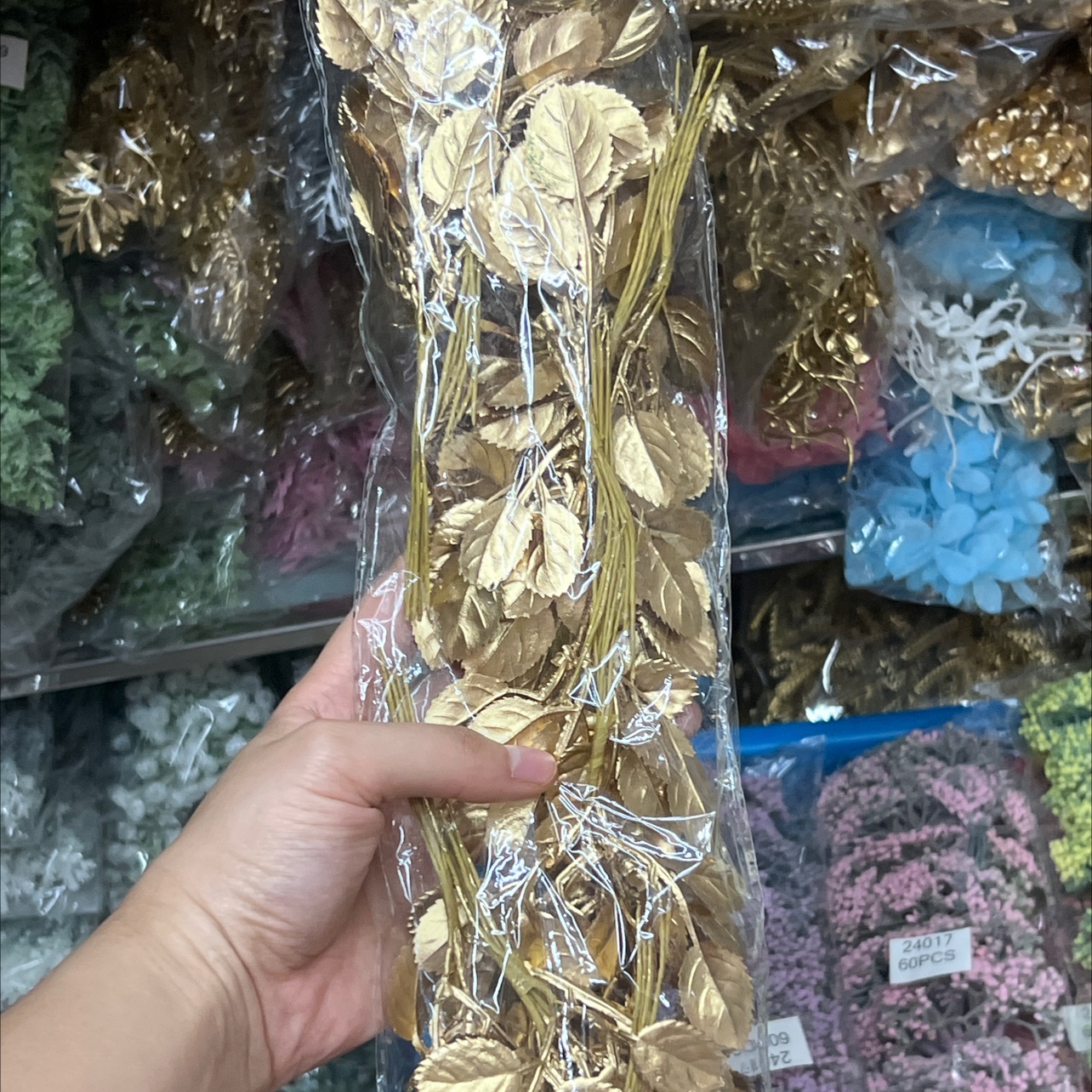 圣诞树装饰品金色银色绿色叶子叶片圣诞挂件圣诞用品节日装饰品圣诞圣诞树圣诞用品产品图