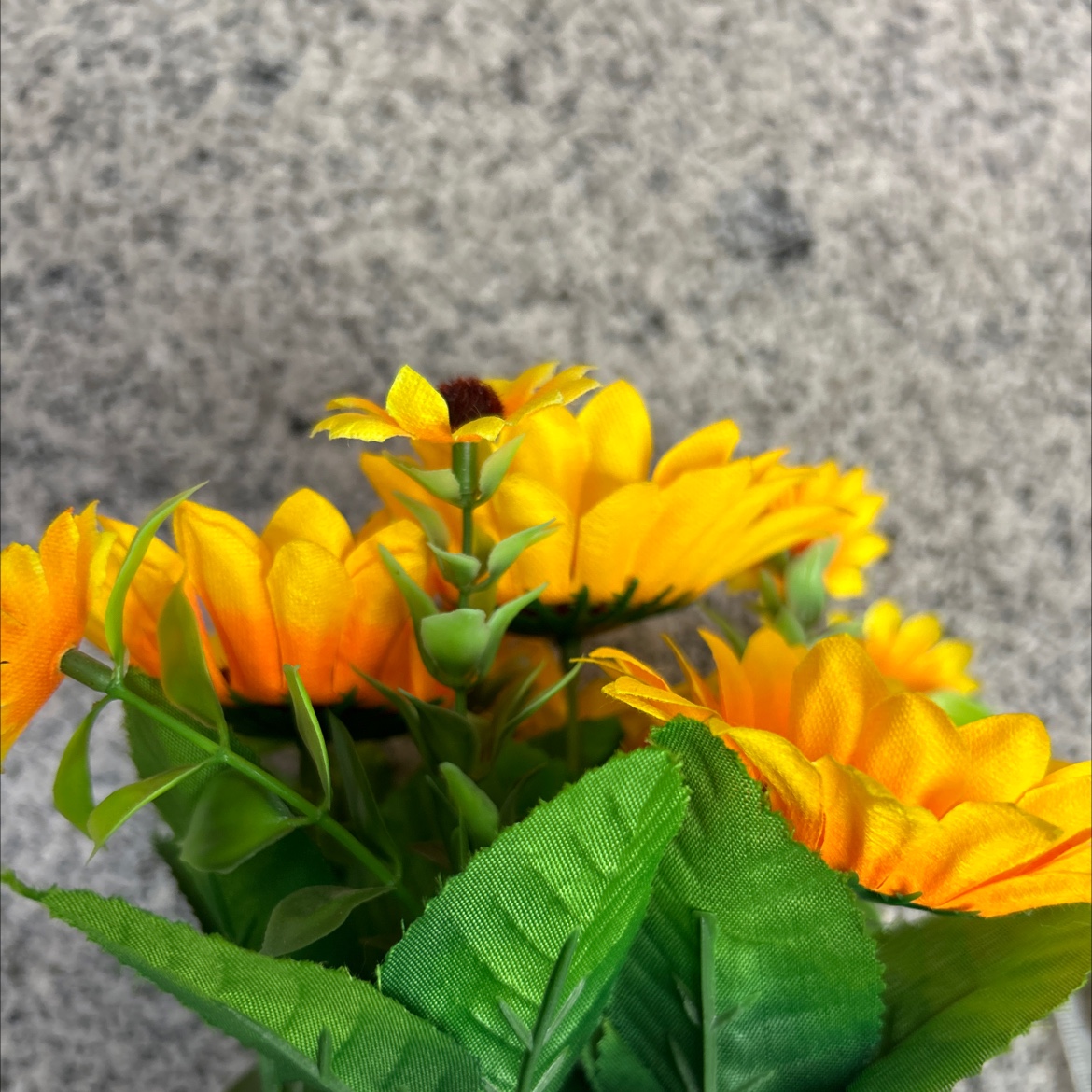 Artificial bonsai, sunflower, office small potted plants, office home, living room small bonsai, artificial flowers Application Scenario