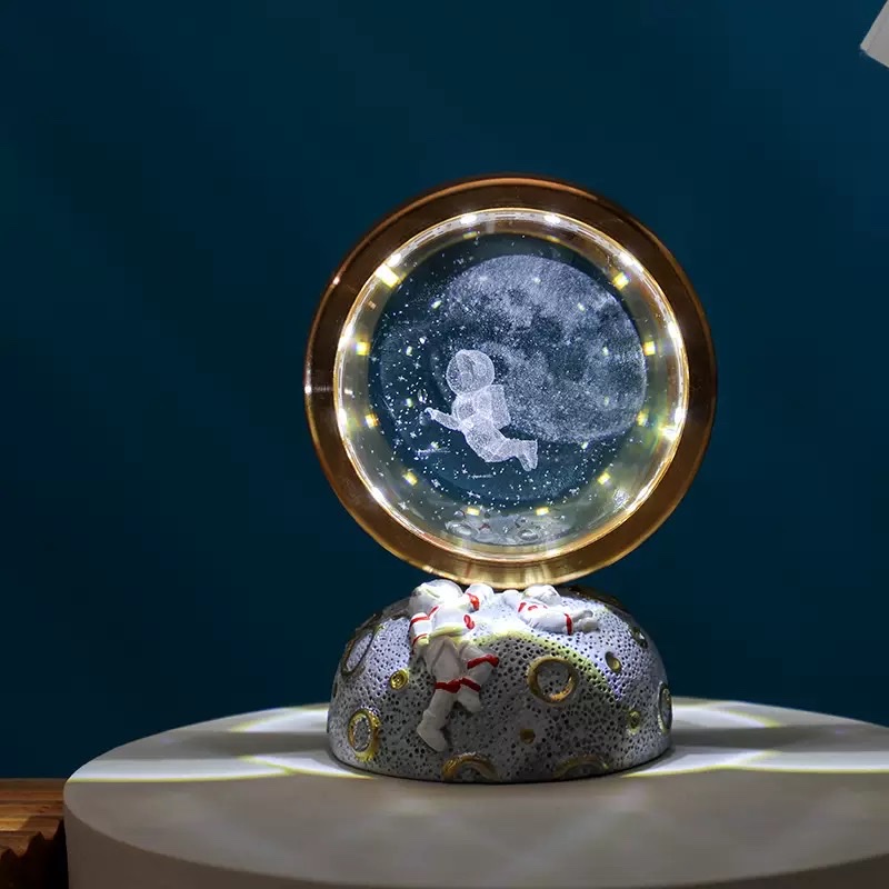 Astronaut Crystal Ball Night light
