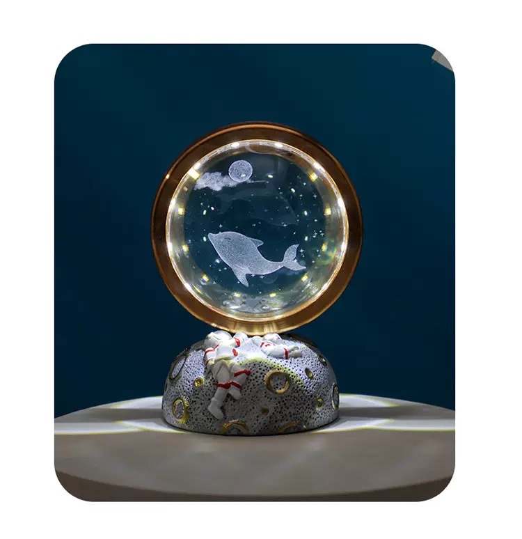 Astronaut Crystal Ball Night light detail image 13
