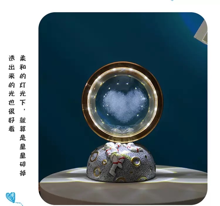 Astronaut Crystal Ball Night light detail image 10