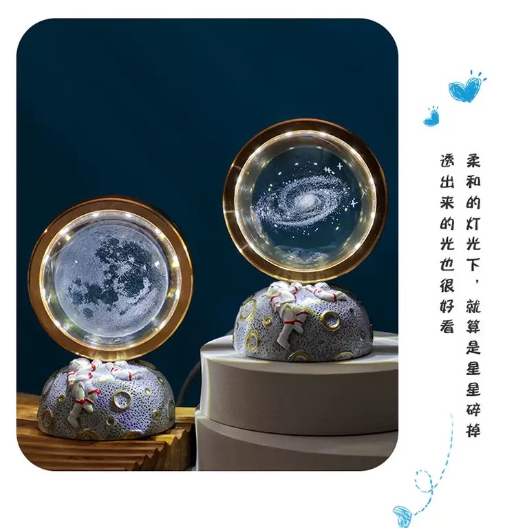Astronaut Crystal Ball Night light detail image 9