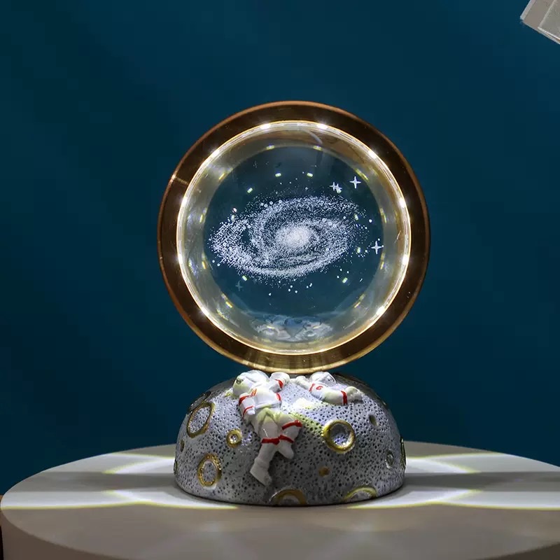 Astronaut Crystal Ball Night light Specification image