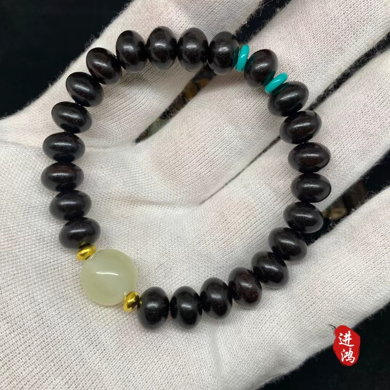 The new Chinese-style sandalwood oval bead plain ring cultural play Buddhist prayer bead bracelet weaving, the new favorite of cultural play bracelets: sandalwood with luminous beads, simple and elegant, fully demonstrating the charm of the East. Application Scenario