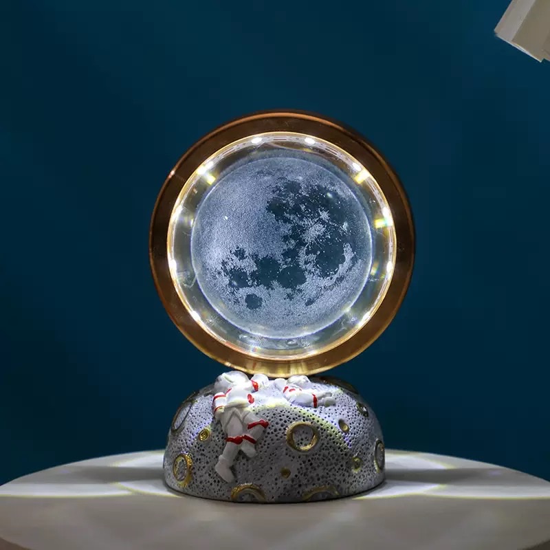 Astronaut Crystal Ball Night light Item Picture