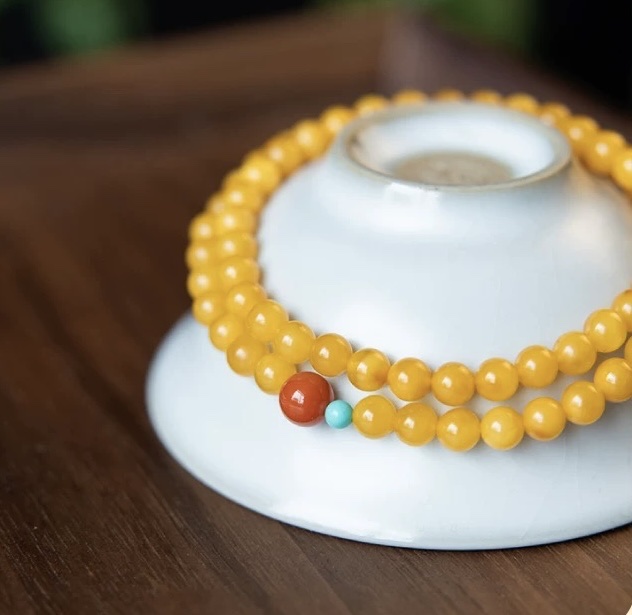 Natural amber and beeswax bracelet for women, high-end collectible grade. Natural South red turquoise amber chicken oil yellow double ring bracelet Specification image