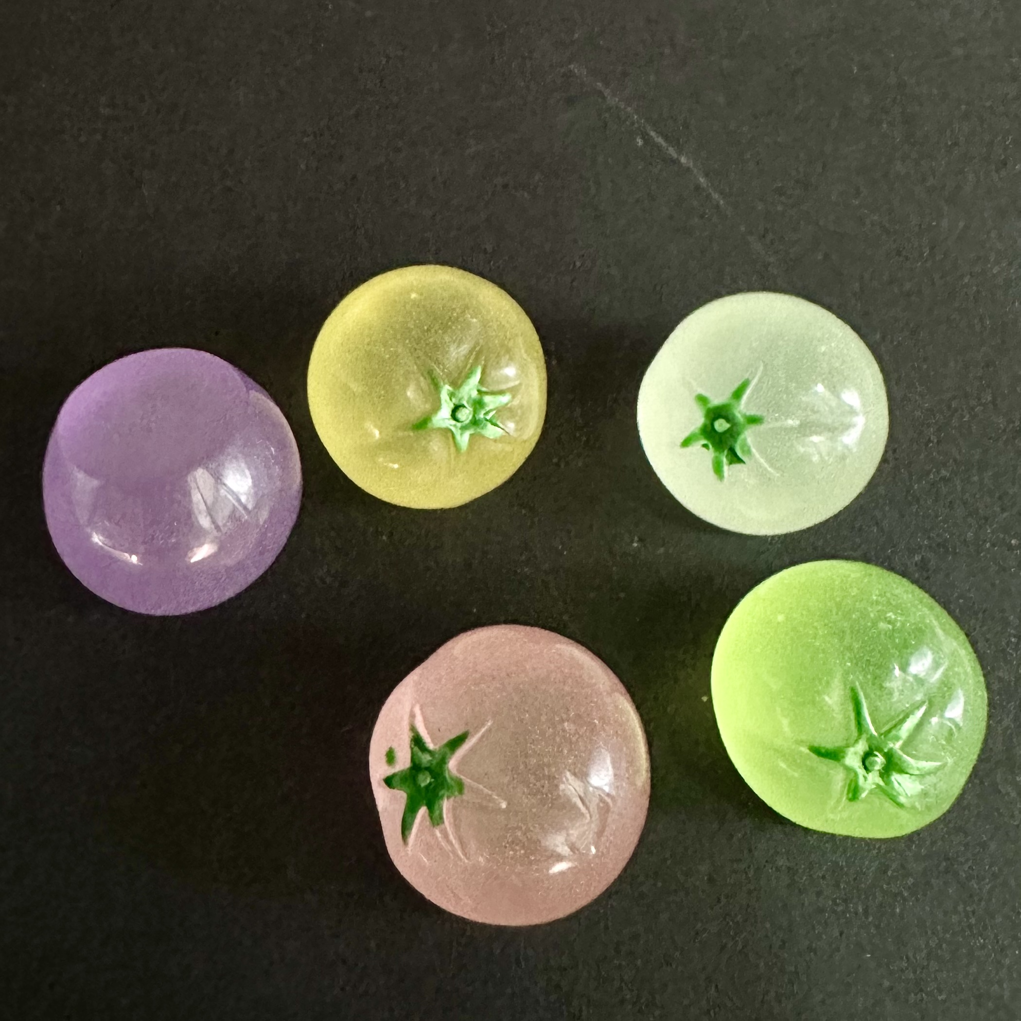 Simulated fruit resin accessories, flat three-dimensional hair accessories, mobile phone stickers, diy crocs, supermarket and convenience store mini handmade apples, biting oranges, tomatoes, peaches, strawberries, luminous miniature landscape ornaments, 500 pieces in a package detail image 5