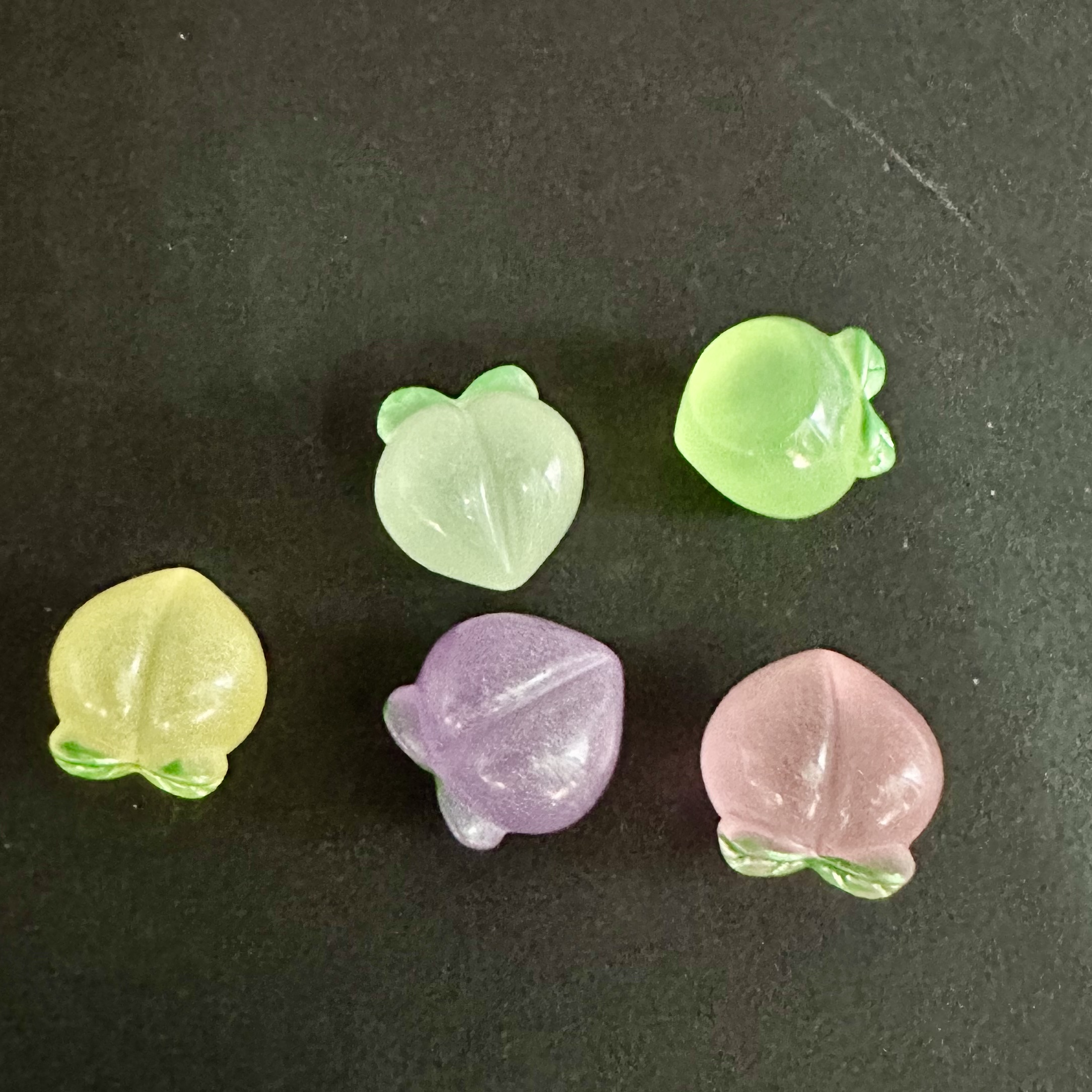 Simulated fruit resin accessories, flat three-dimensional hair accessories, mobile phone stickers, diy crocs, supermarket and convenience store mini handmade apples, biting oranges, tomatoes, peaches, strawberries, luminous miniature landscape ornaments, 500 pieces in a package detail image 6