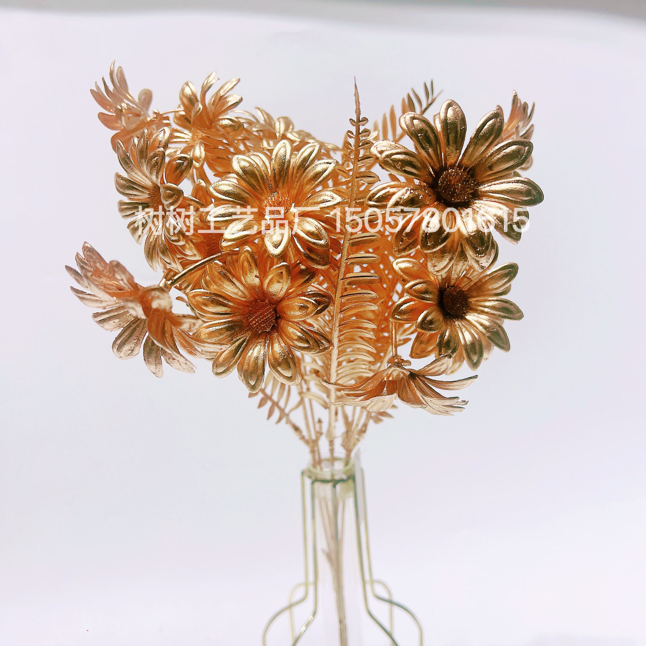 Golden sunflower artificial flowers, Christmas flowers, handmade flowers, home decoration accessories, Christmas flower accessories, gift accessories, festival gift accessories, pu bouquets, plastic flowers, artificial flowers, man-made flowers, plastic artificial flowers Application Scenario